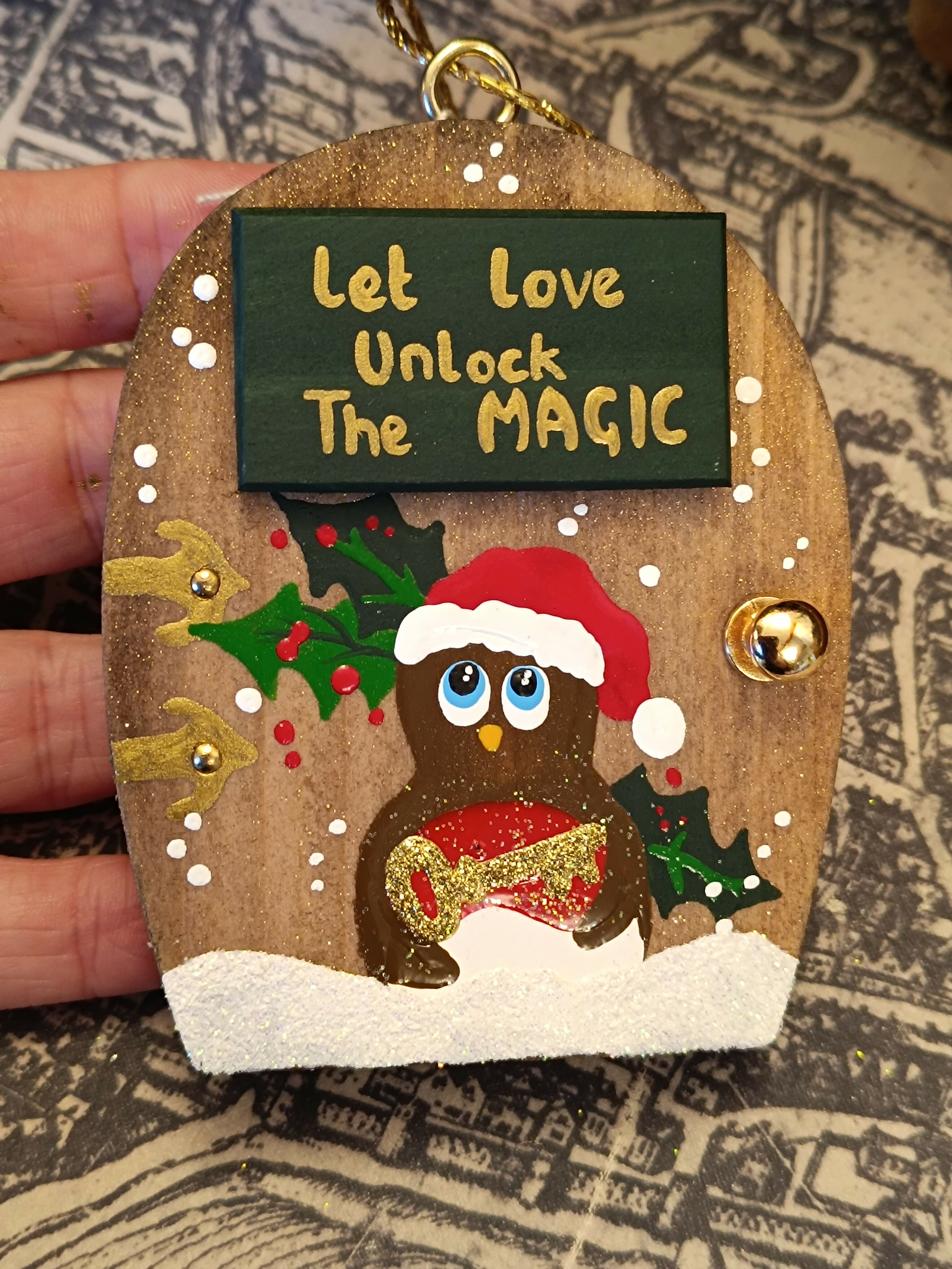 Handmade Wooden Robin Door Ornament – "Let Love Unlock The MAGIC" Cute Christmas Tree Decoration & Festive Keepsake Gift