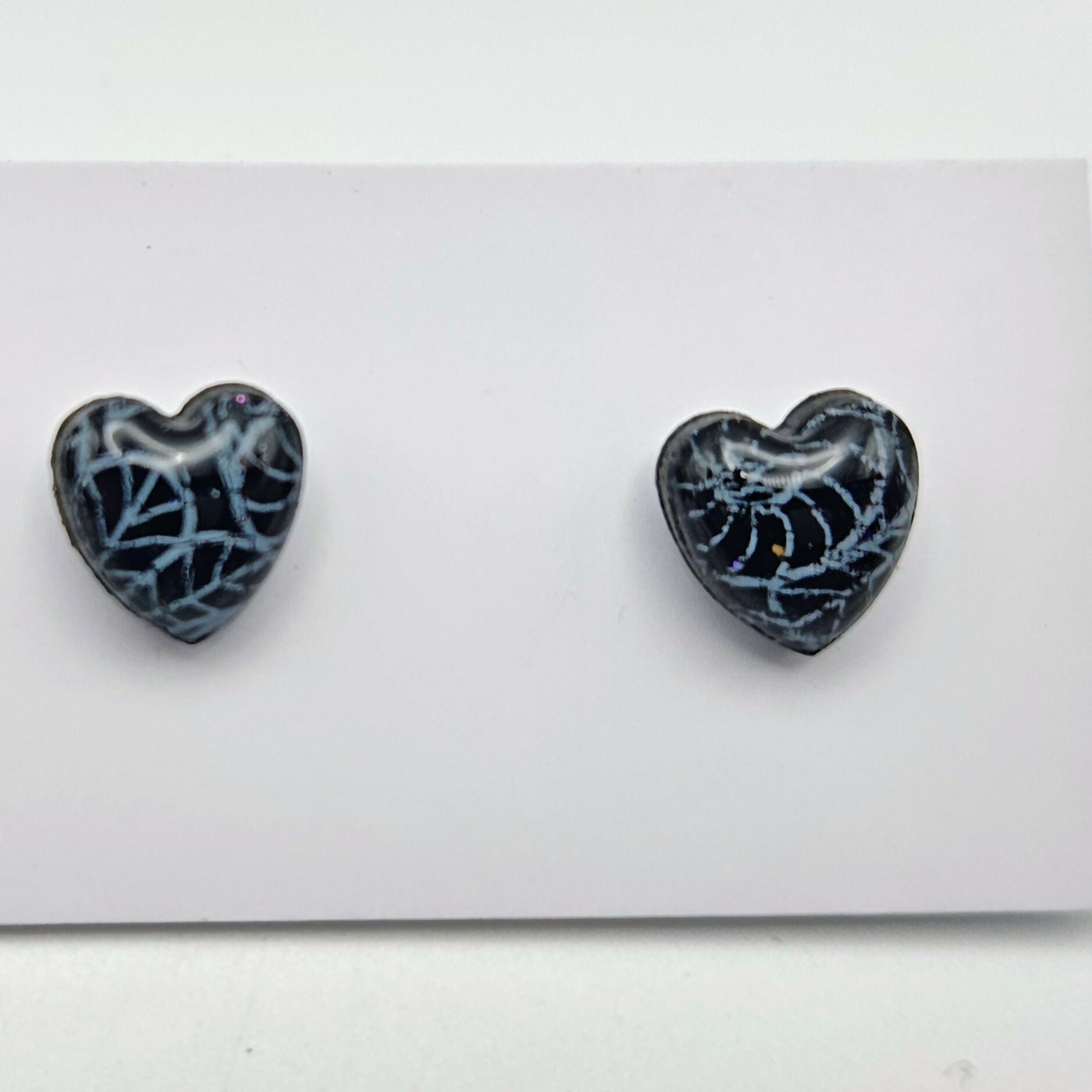 CHARMING HEART SHAPED STUD EARRINGS