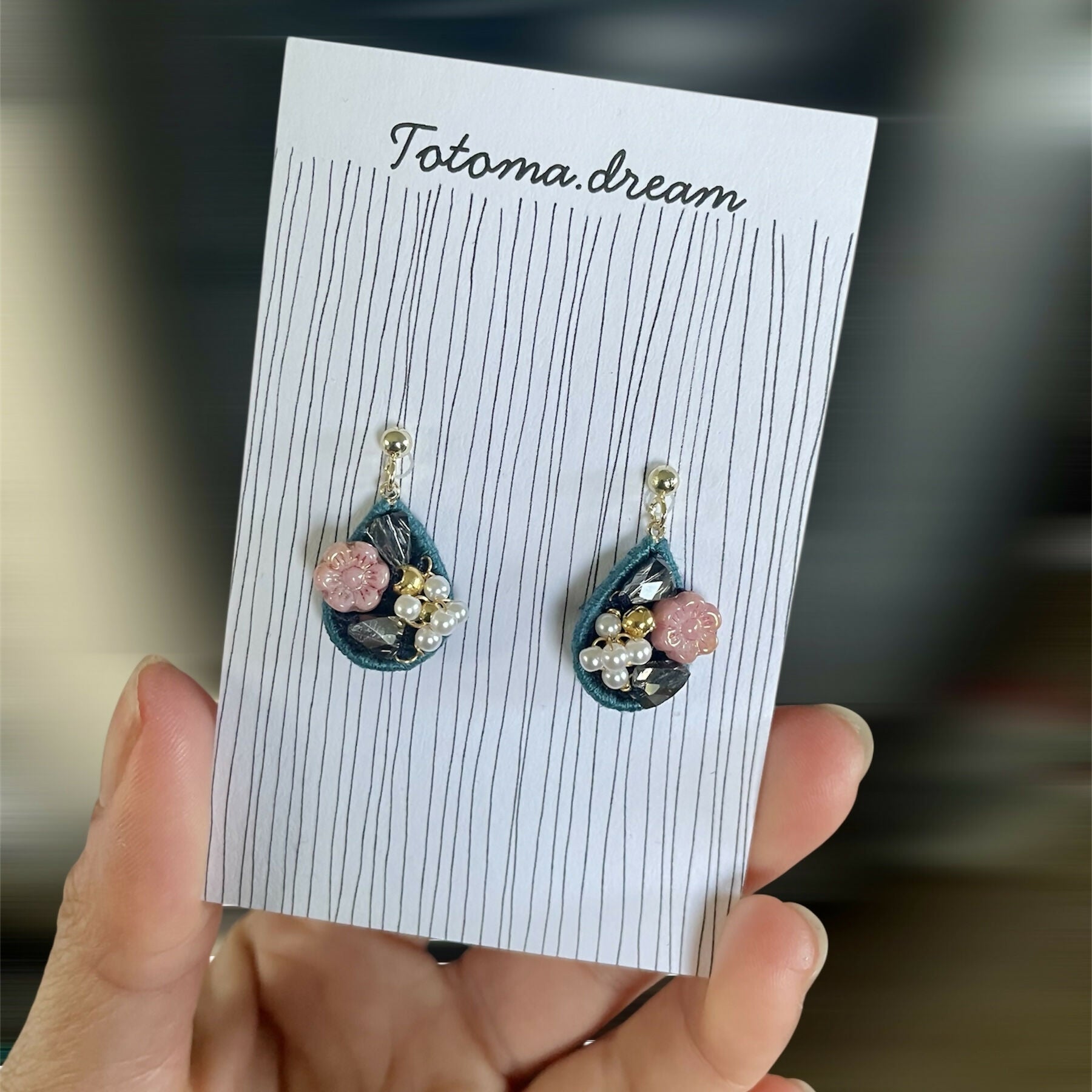 Pendant Crystal Embroidery Earrings (Waterdrop)