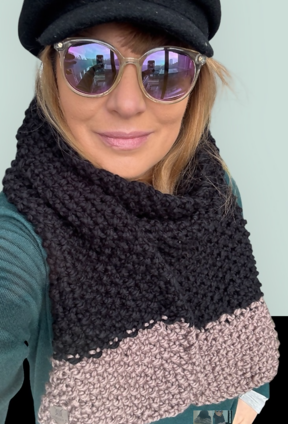 COZY & CHUNKY 2-COLOUR SCARF - BLACK & FAWN - MID LENGTH
