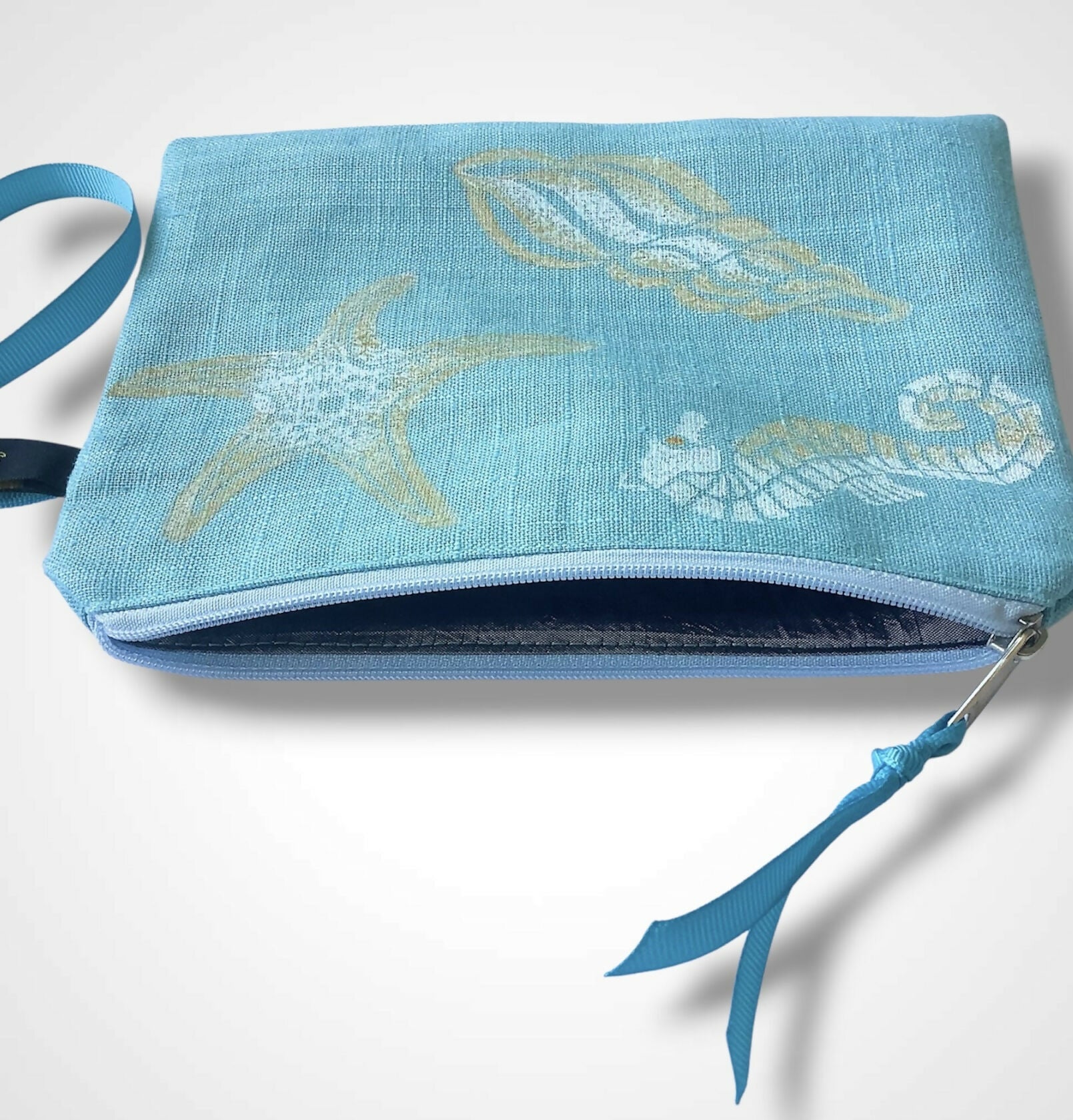 Sky Blue Sea Shells Linen Women’s Zip-Up Pouch