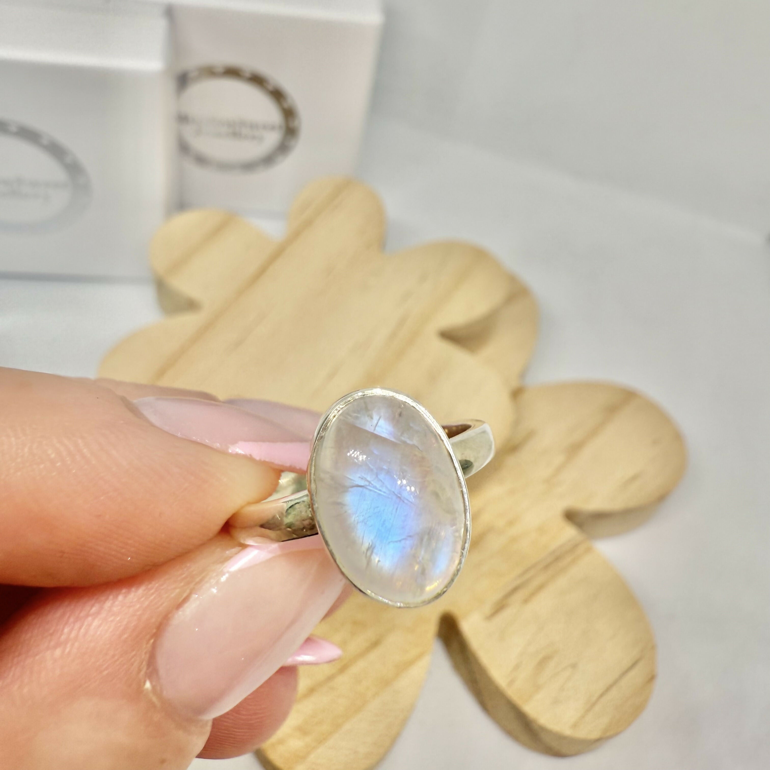 WHITE MOONSTONE RING SIZE R