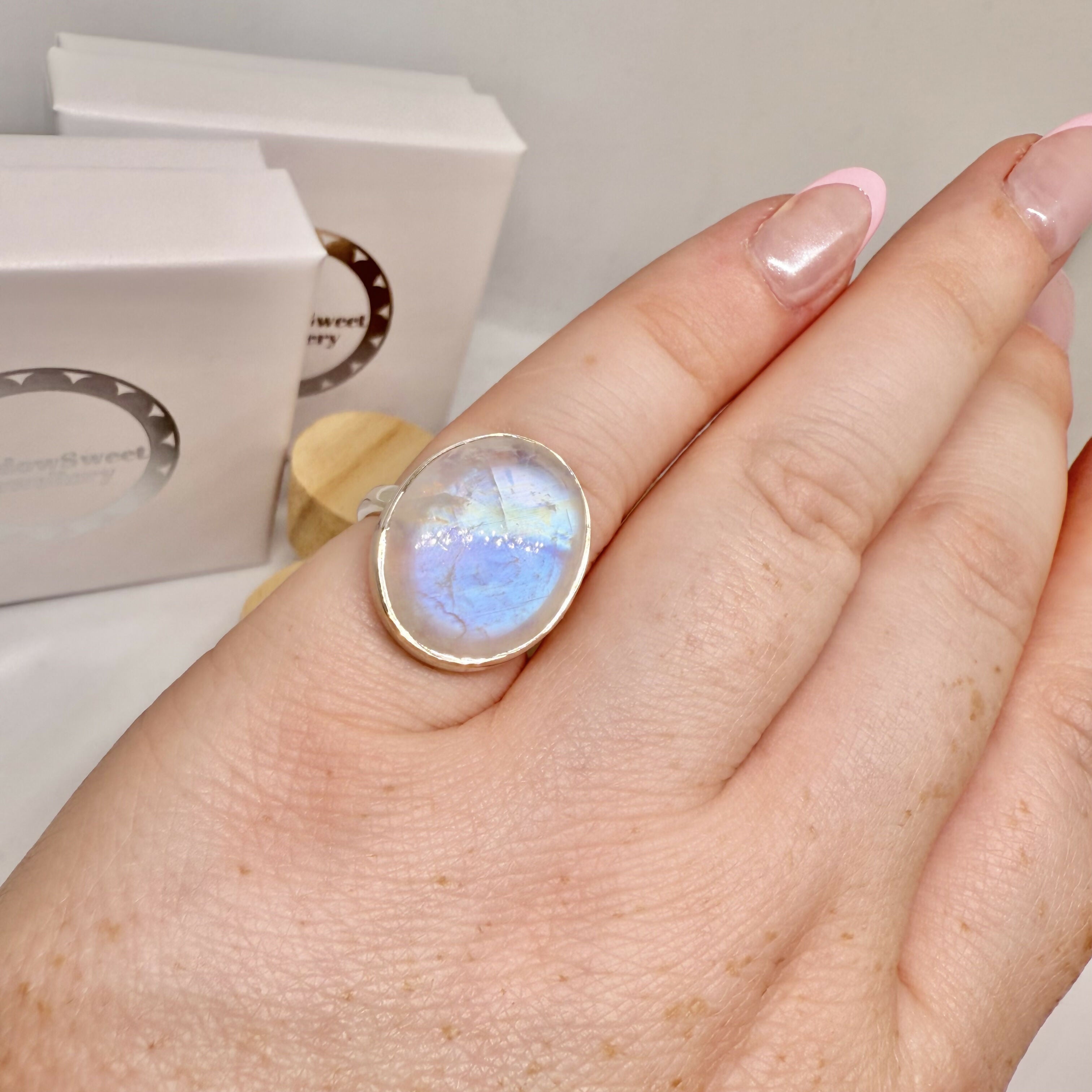 WHITE MOONSTONE RING SIZE K 1/2