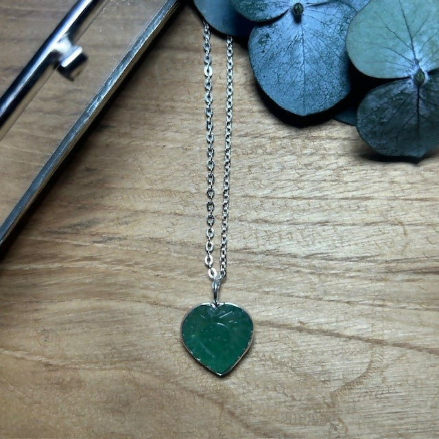 Lovely Carved Green Strawberry Quartz Pendant Necklace