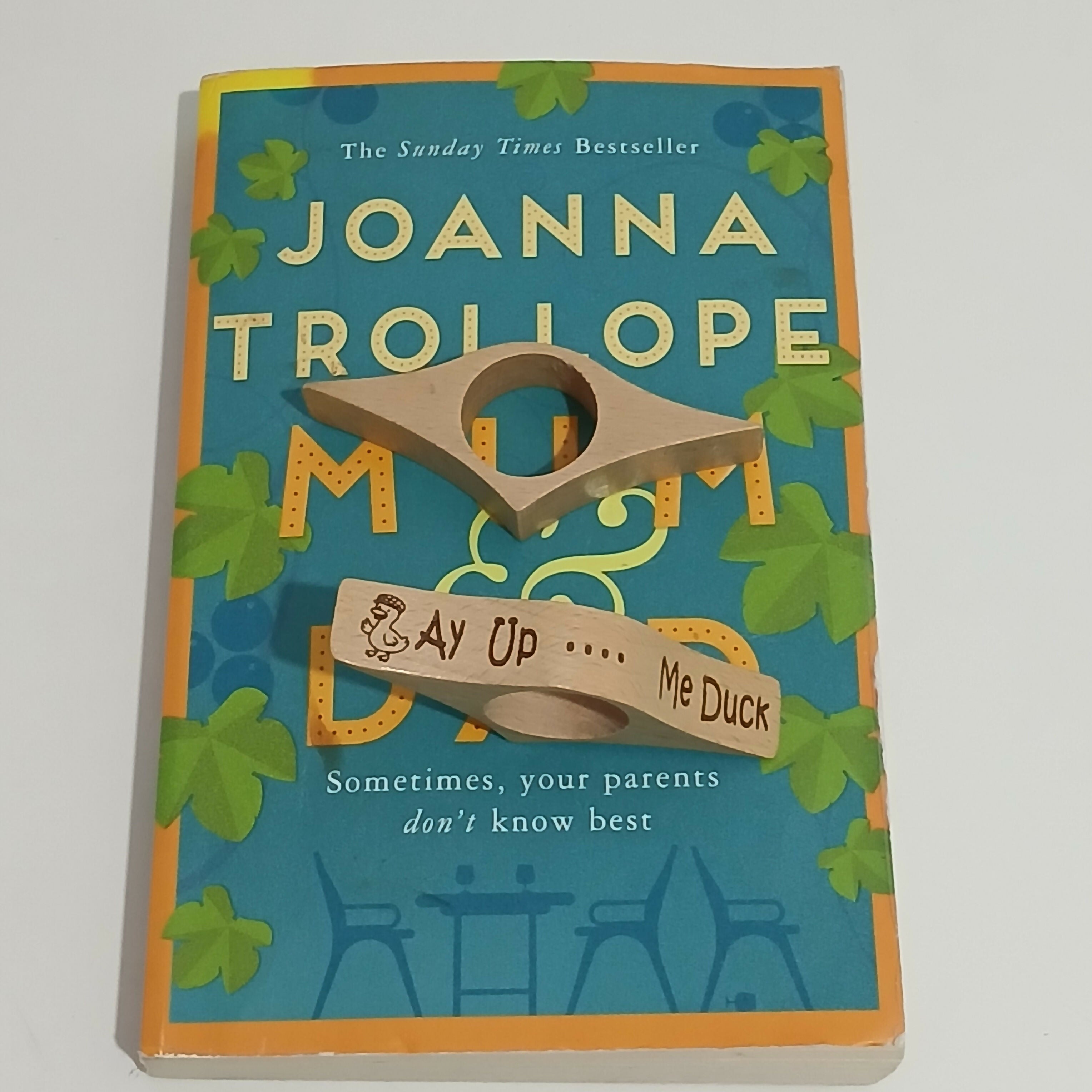 Wooden Thumb Bookmark Book Holder - I am a bookworm