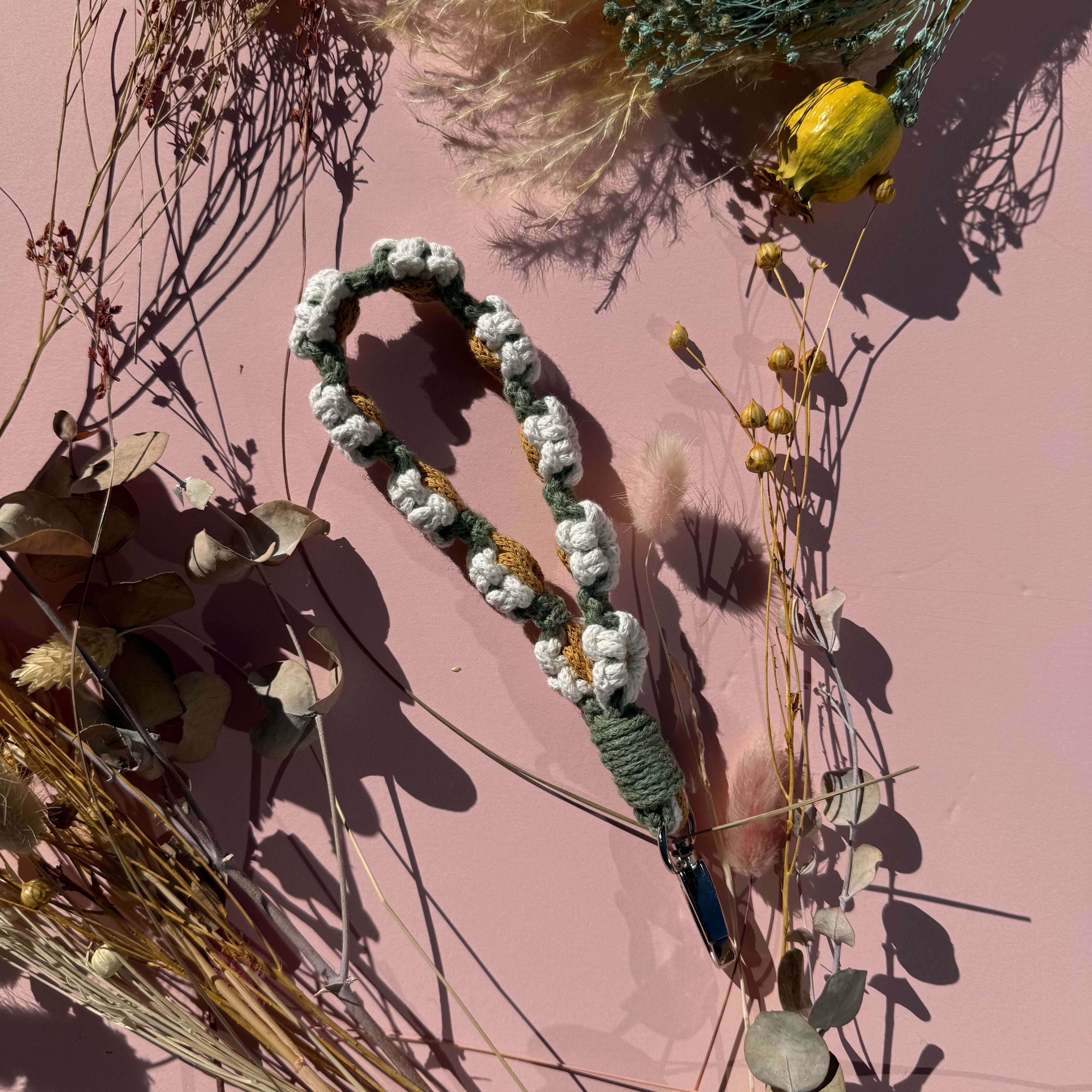 Macrame Daisy Flower Wristlet
