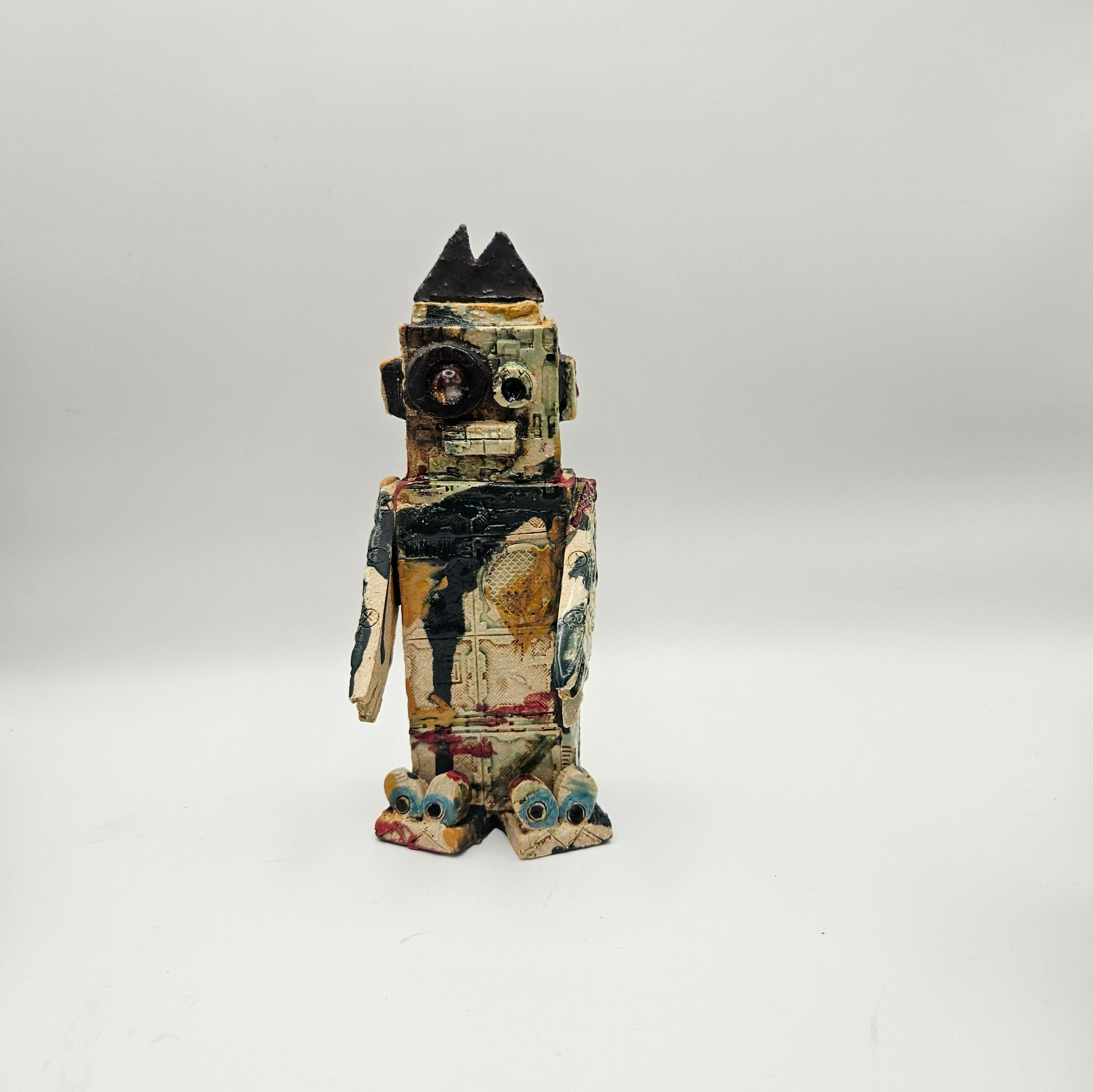 QUIRKY CERAMIC ROBOT SCULPTURE