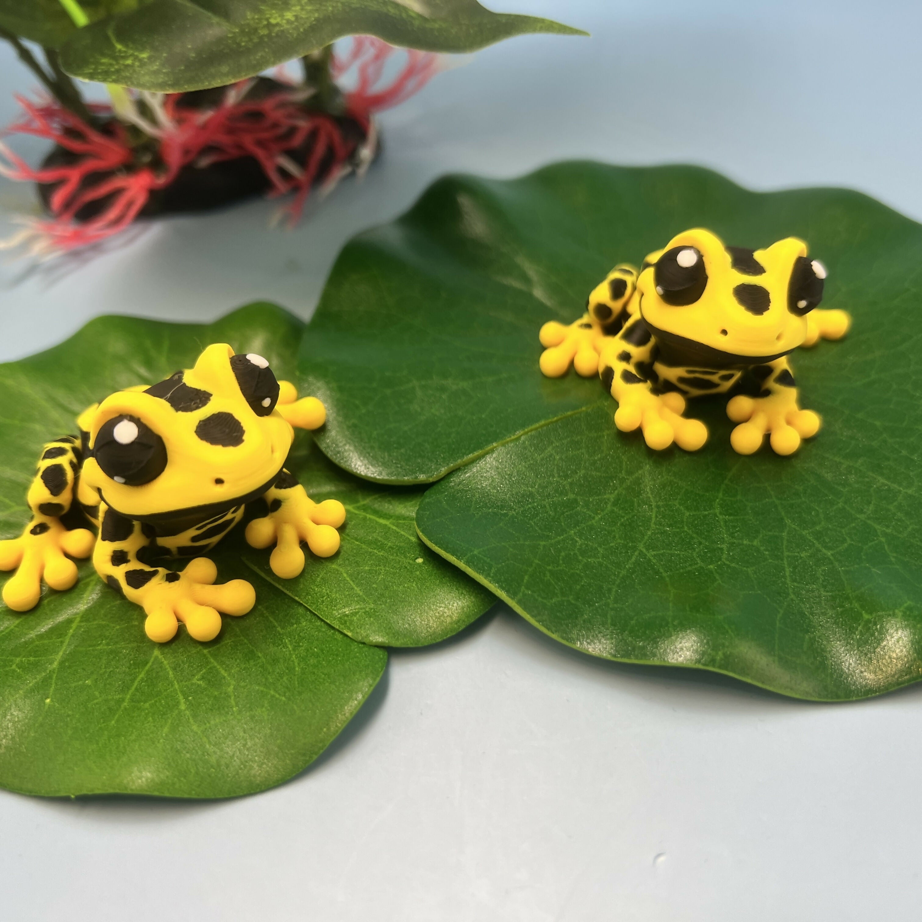 3D Printed SMALL: Articulated Sensory Fidget Animal friends Yellow Dart Frog 5cm