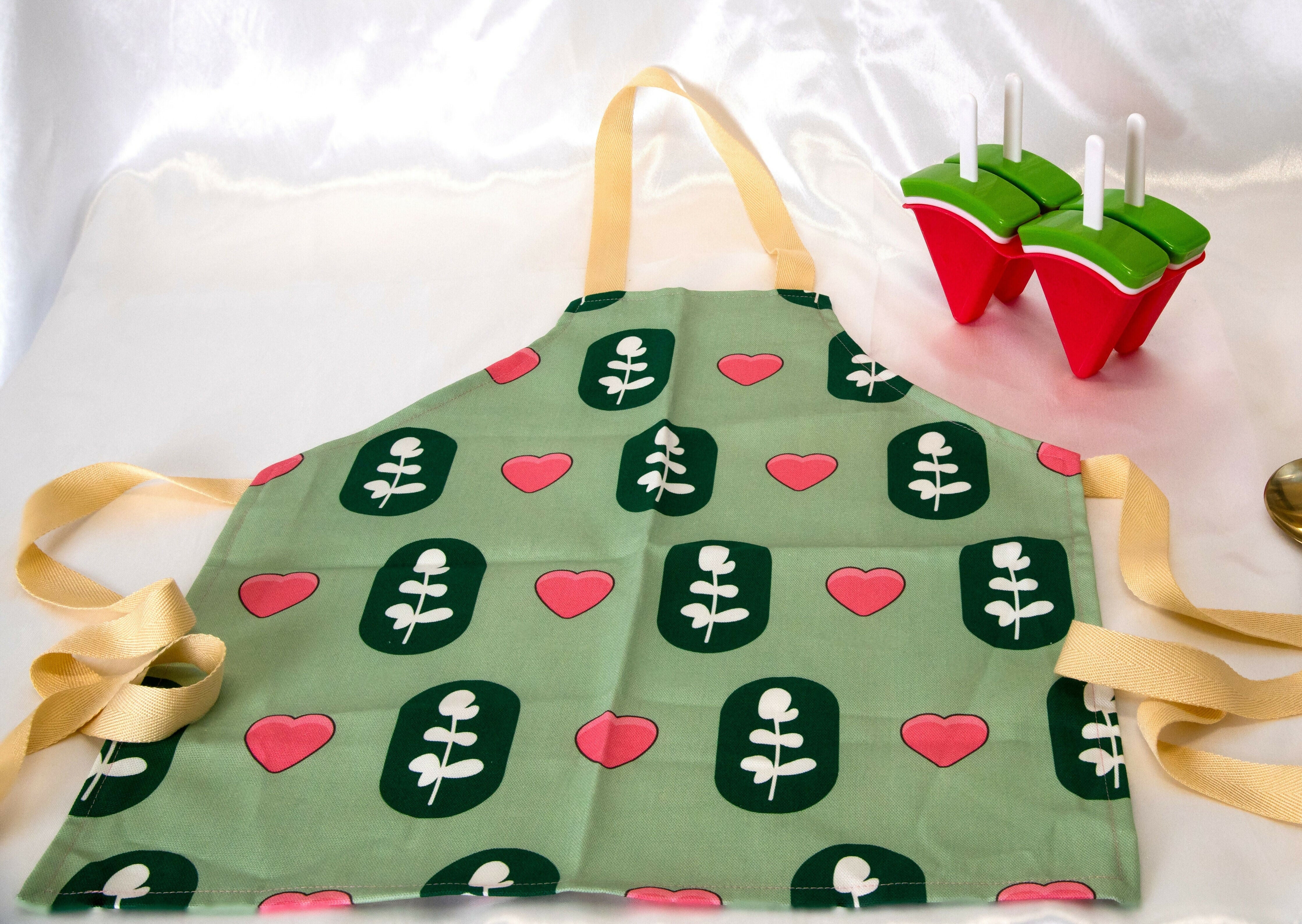 HEARTHLOOM Mini & Me Apron Duo