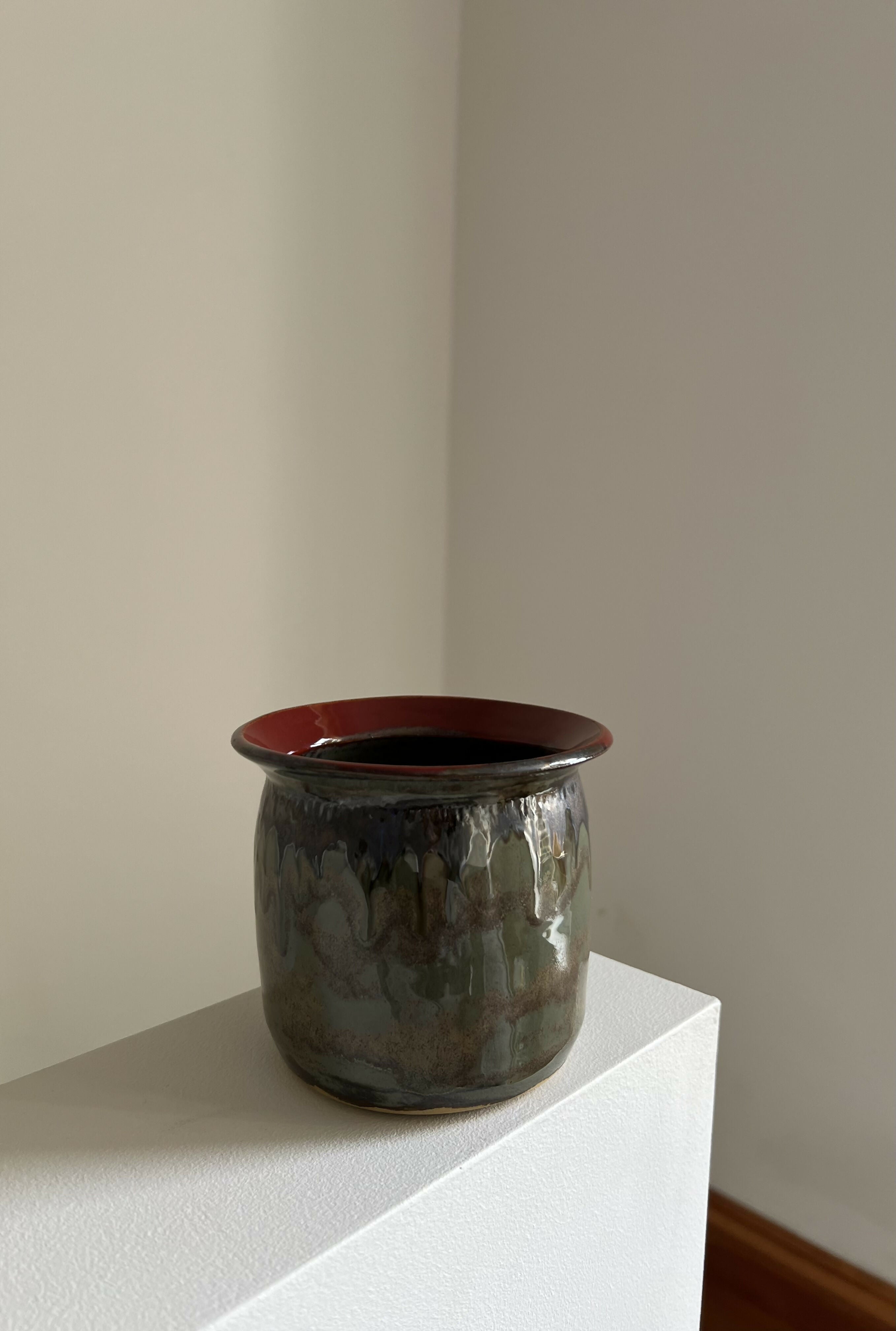 OPEN NECK PLANT POT