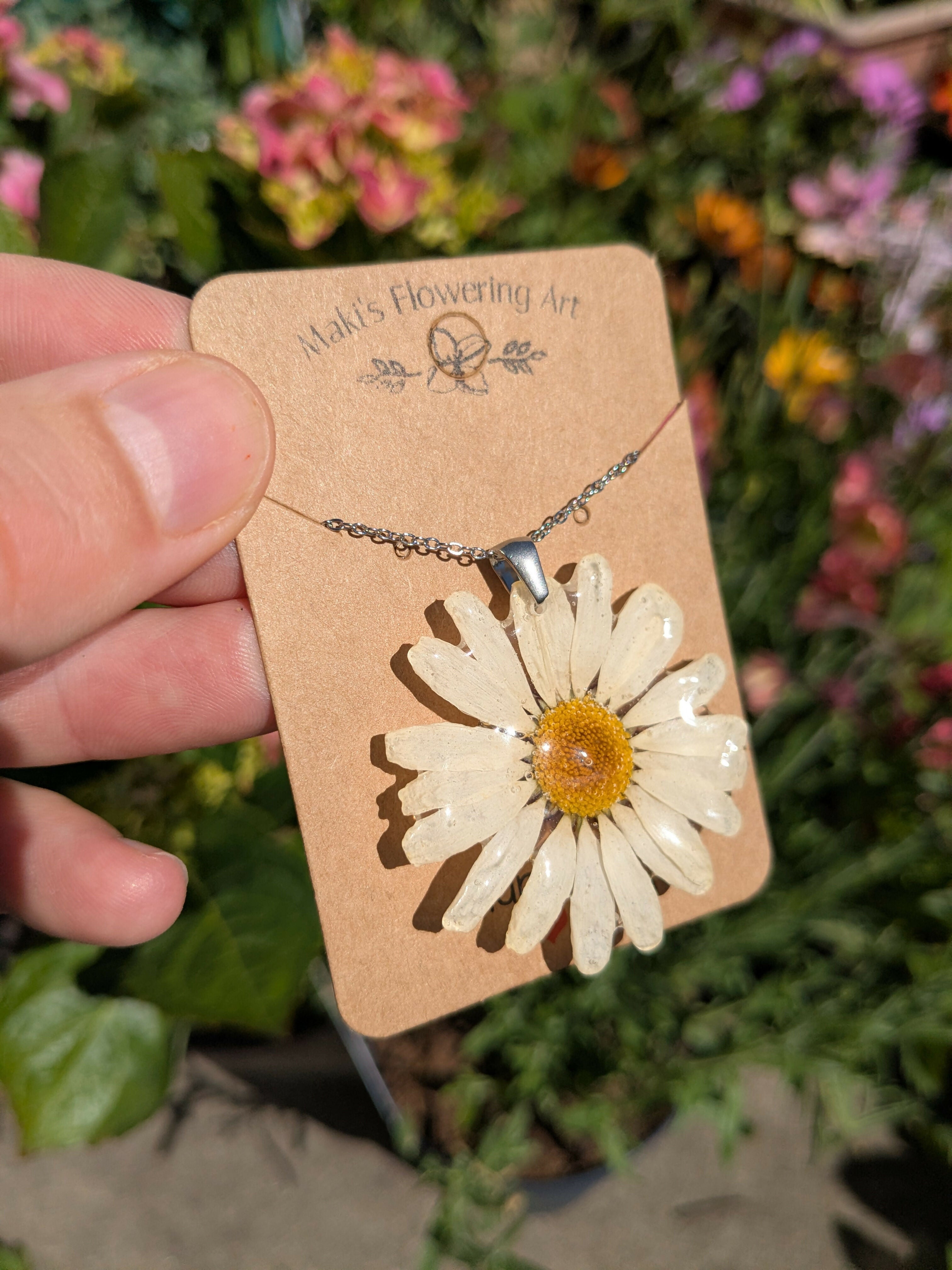 REAL DAISY NECKLACE