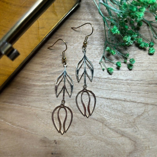 Lovely Gold Plated Tulip Cutout Earrings