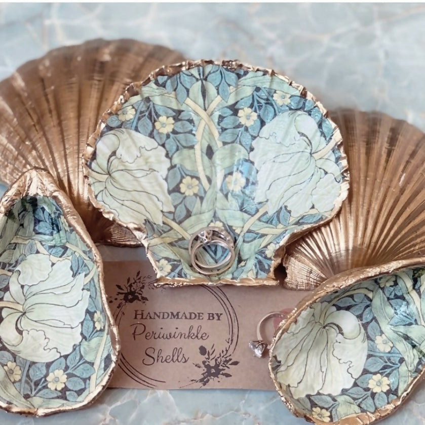 William Morris Lily Scallop
