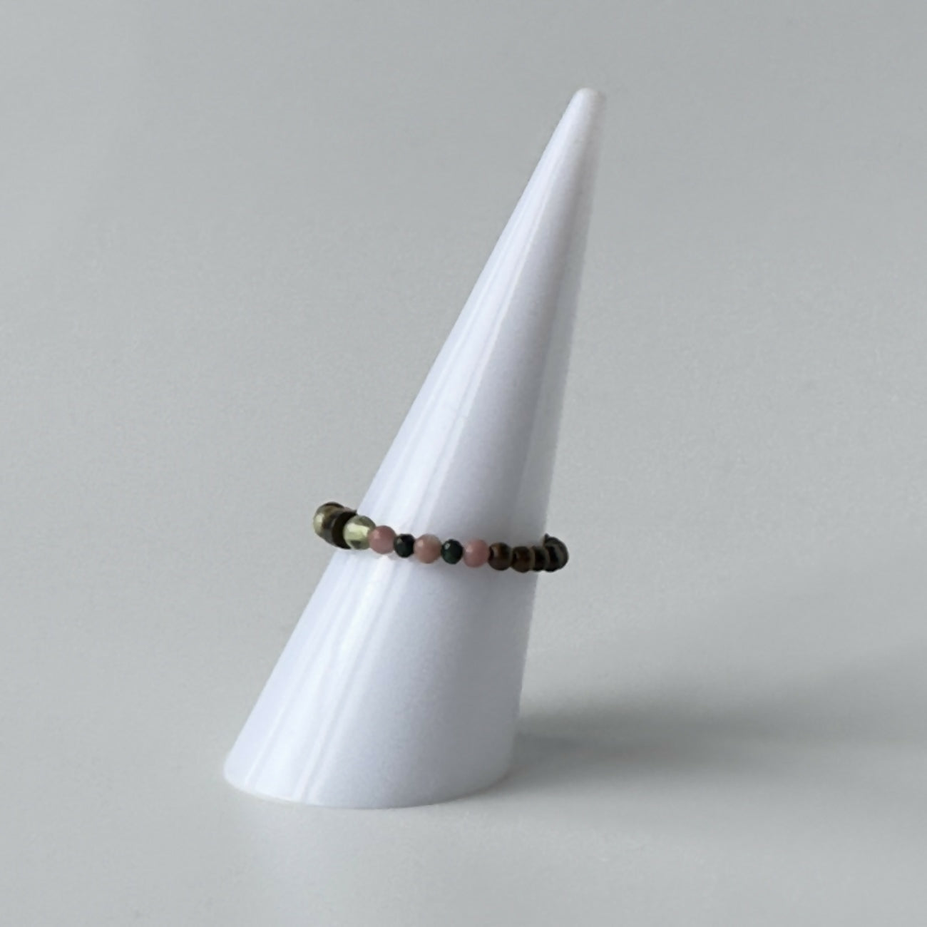 HEALING CRYSTAL STRETCH RING TO HELP WITH GIVING & RECEIVING LOVE