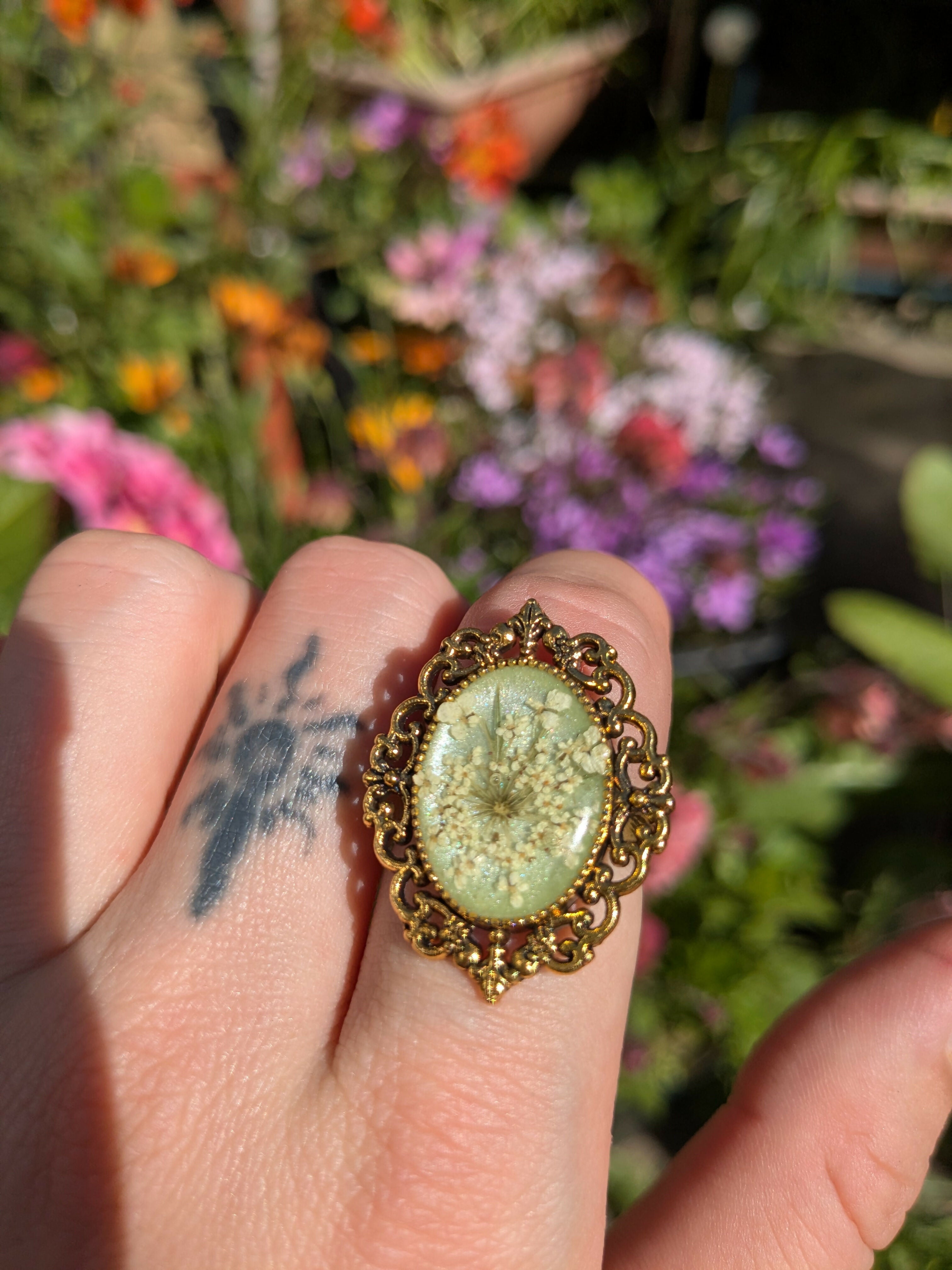 VICTORIAN QUEEN'S LACE GOLD RINGS