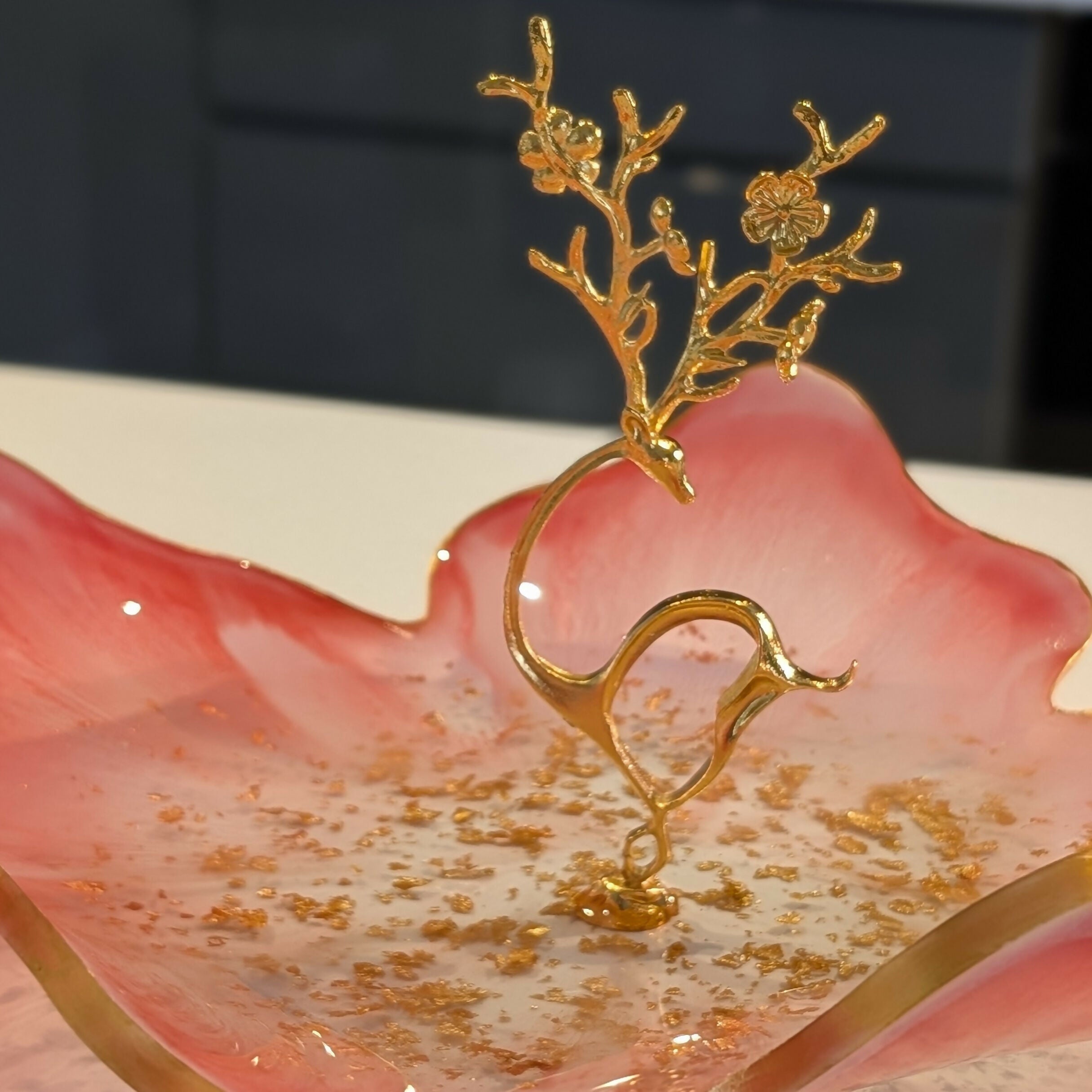 BEAUTIFUL IRREGULAR SHAPE GOLD REINDEER FRUIT BOWL