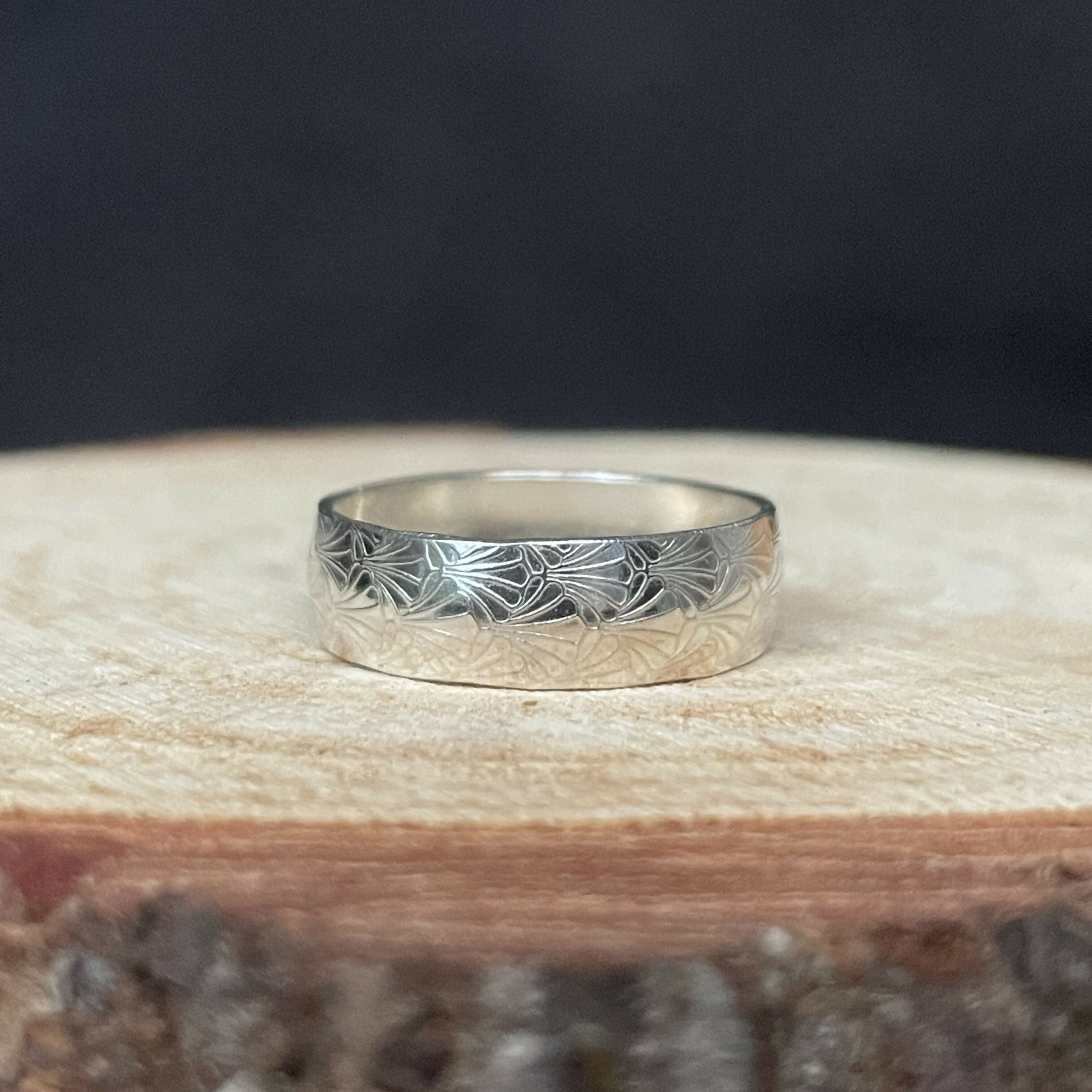 Sterling Silver Patterned Ring (Size Q)