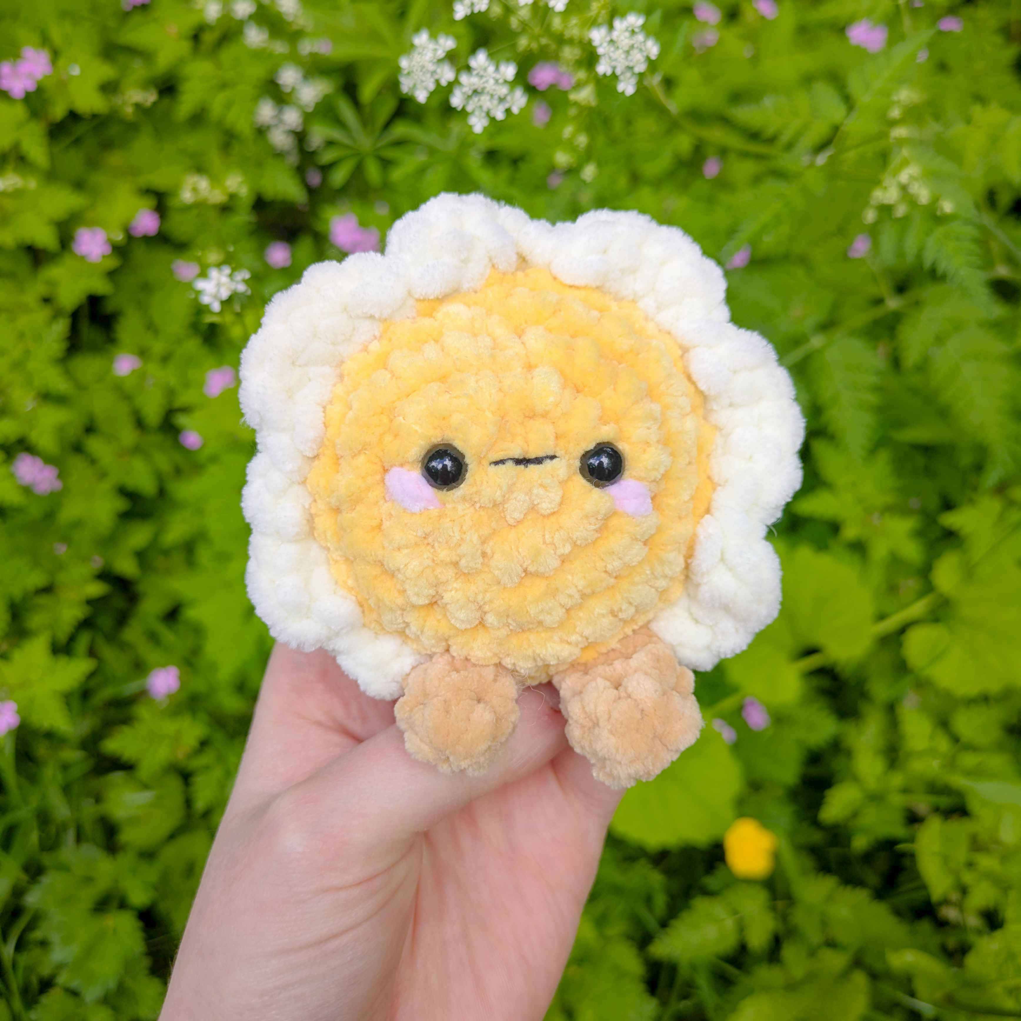 Dolly the Daisy - Pudding Pal - Crochet Plushie