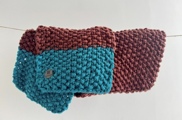 MID LENGTH AUTUMN VIBE CHUNKY 2-COLOUR SCARF - RAINFOREST & MAHOGANY