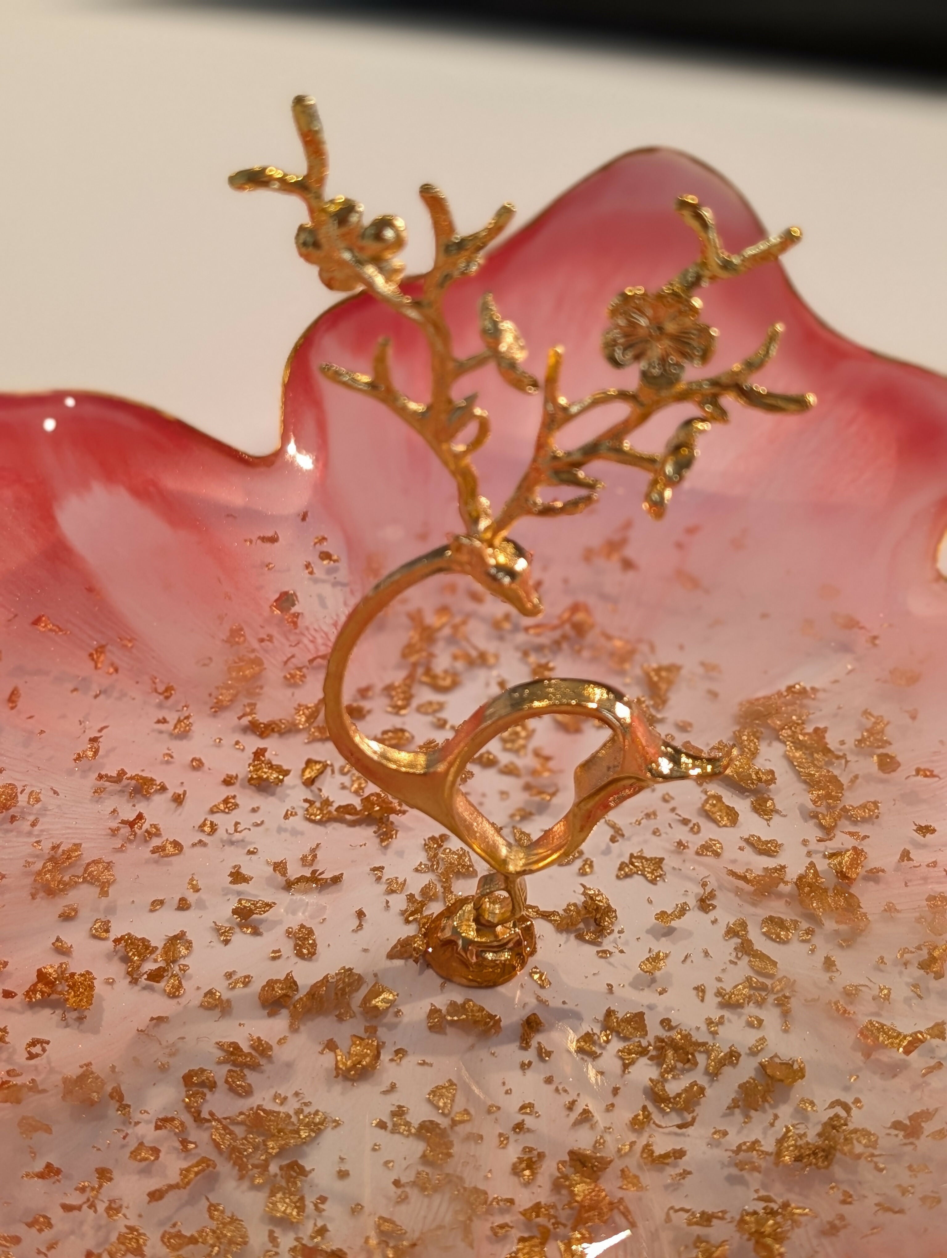 BEAUTIFUL IRREGULAR SHAPE GOLD REINDEER FRUIT BOWL