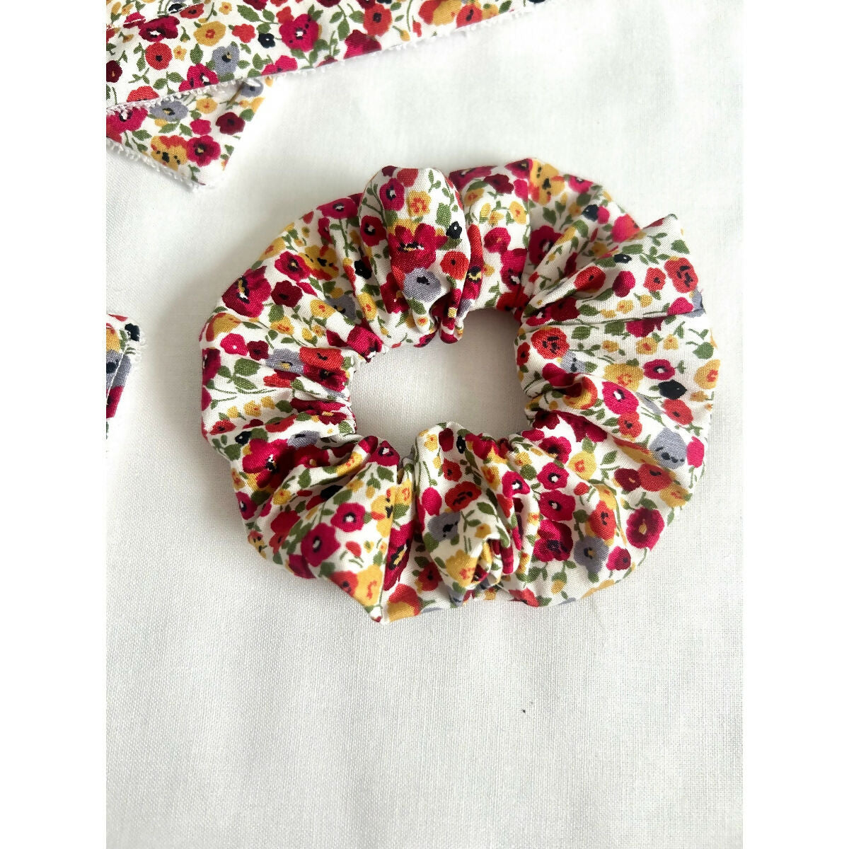 Red Ditsy Floral Spa Makeup Gift Set