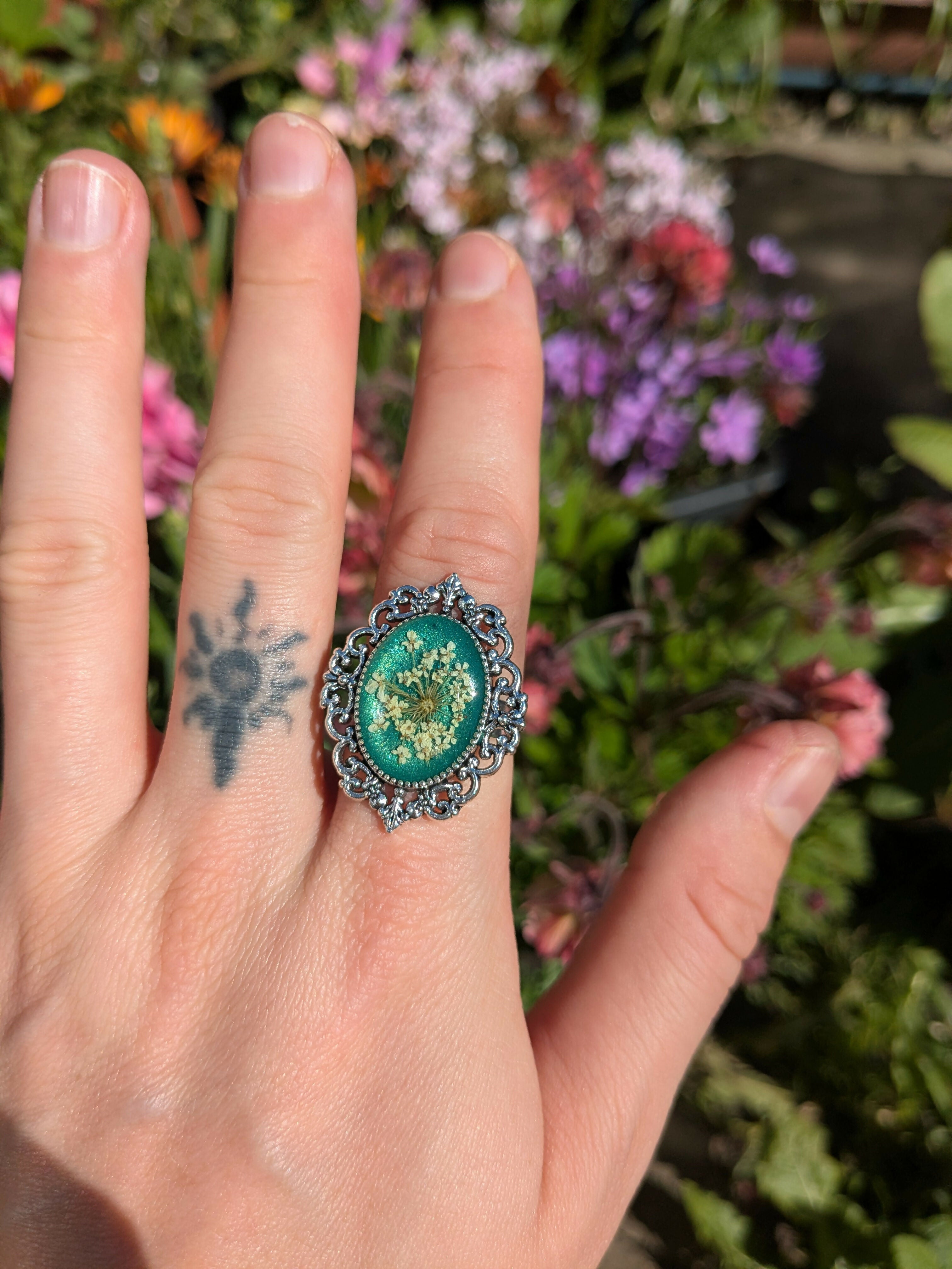 VICTORIAN QUEEN'S LACE STAINLESS MINT RING