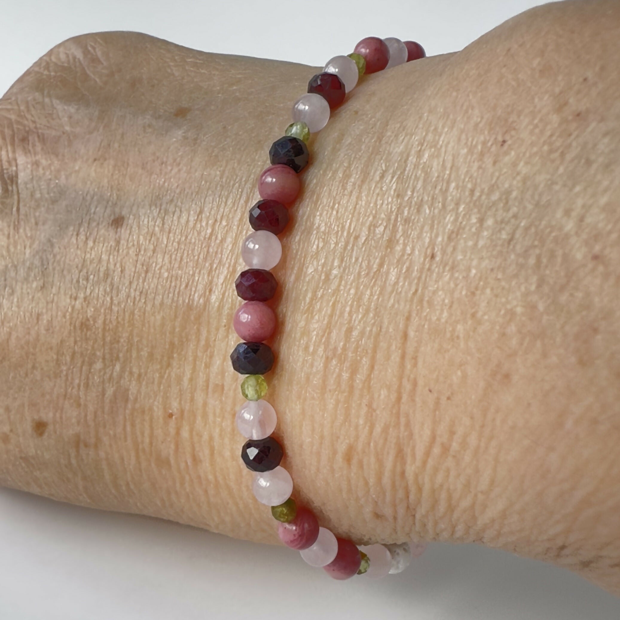 HEALING CRYSTAL & STERLING SILVER HEART CHAKRA BRACELET WITH AROMATHERAPY BEADA