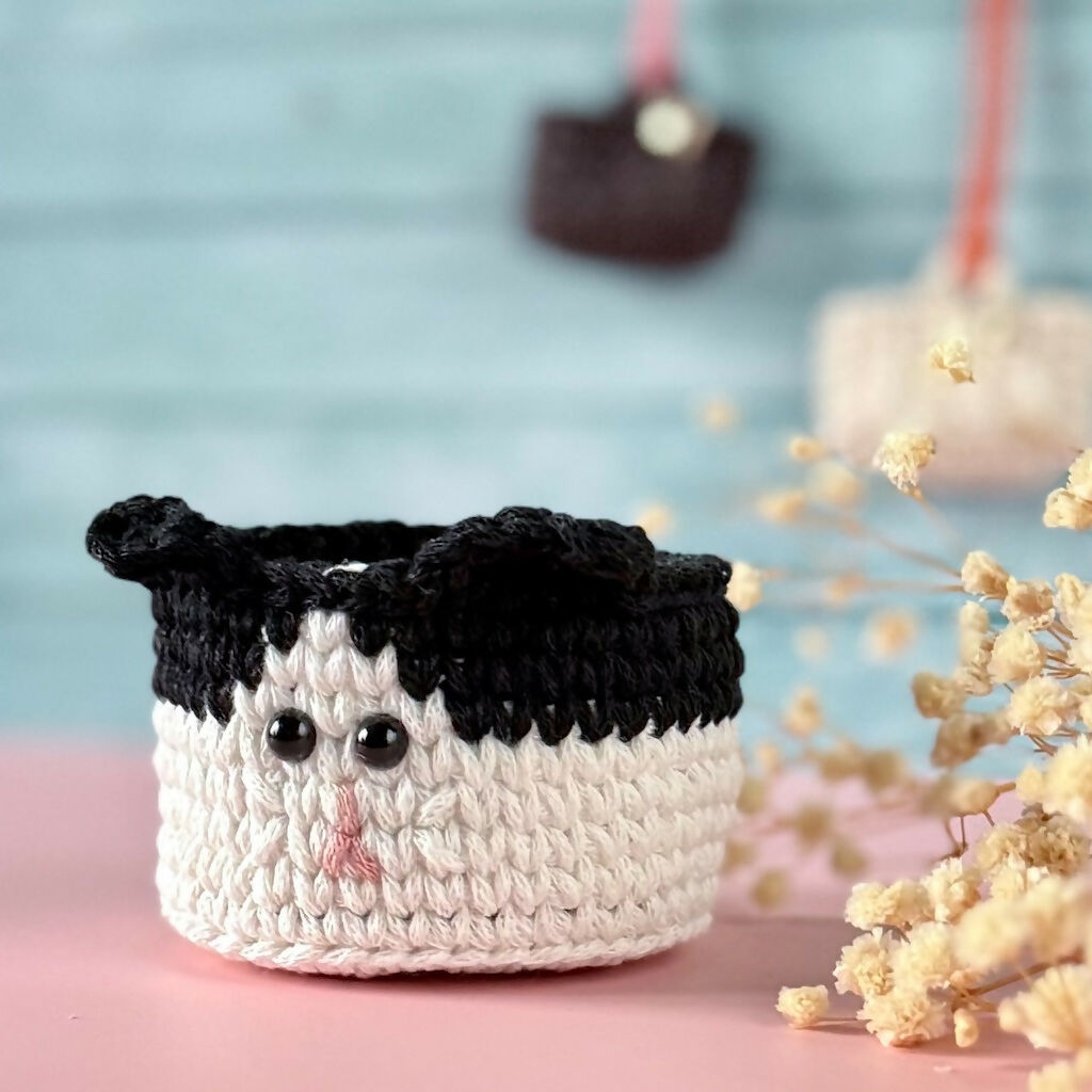 Crochet Miniatuure Cat Basket