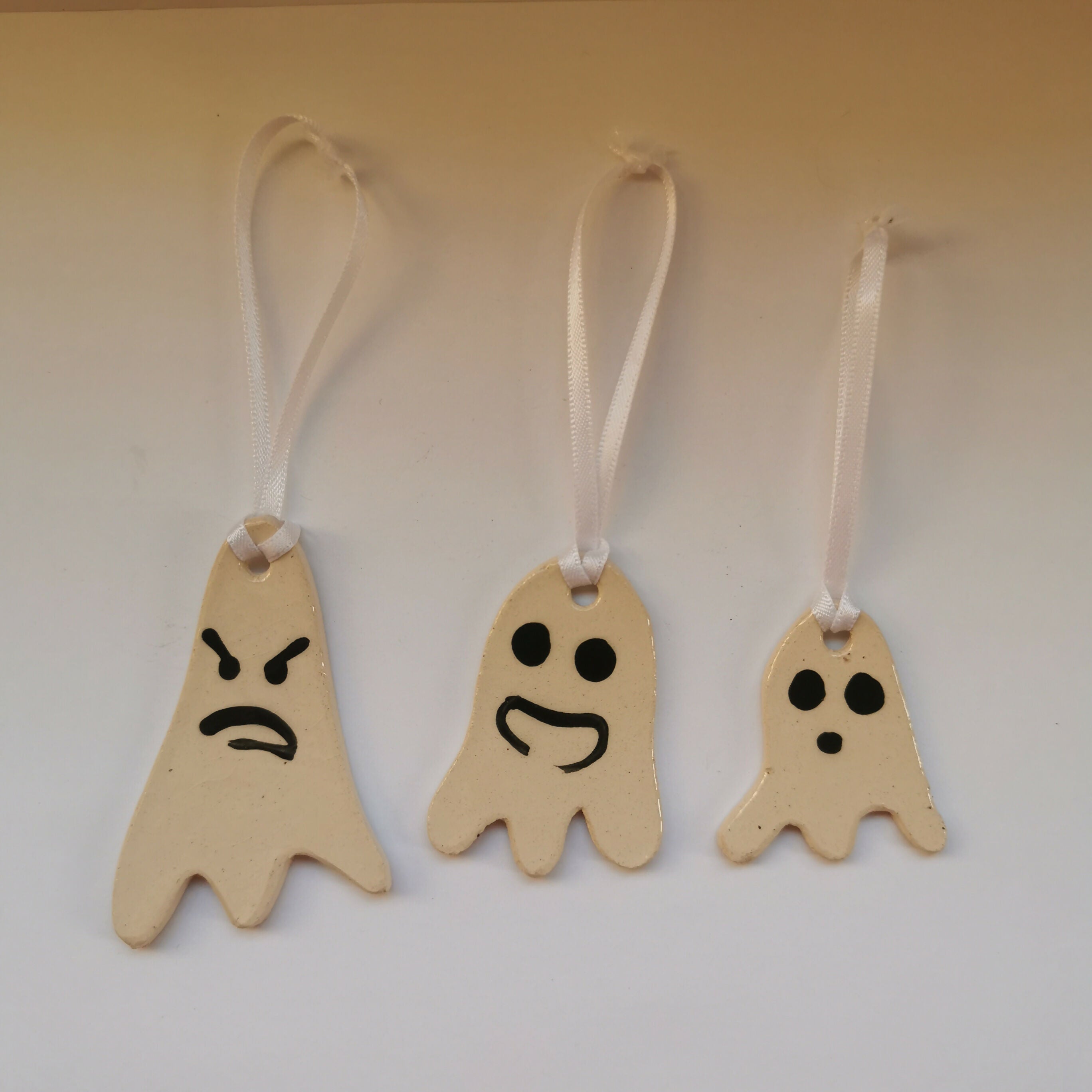 Hanging Ghost - Ribbon