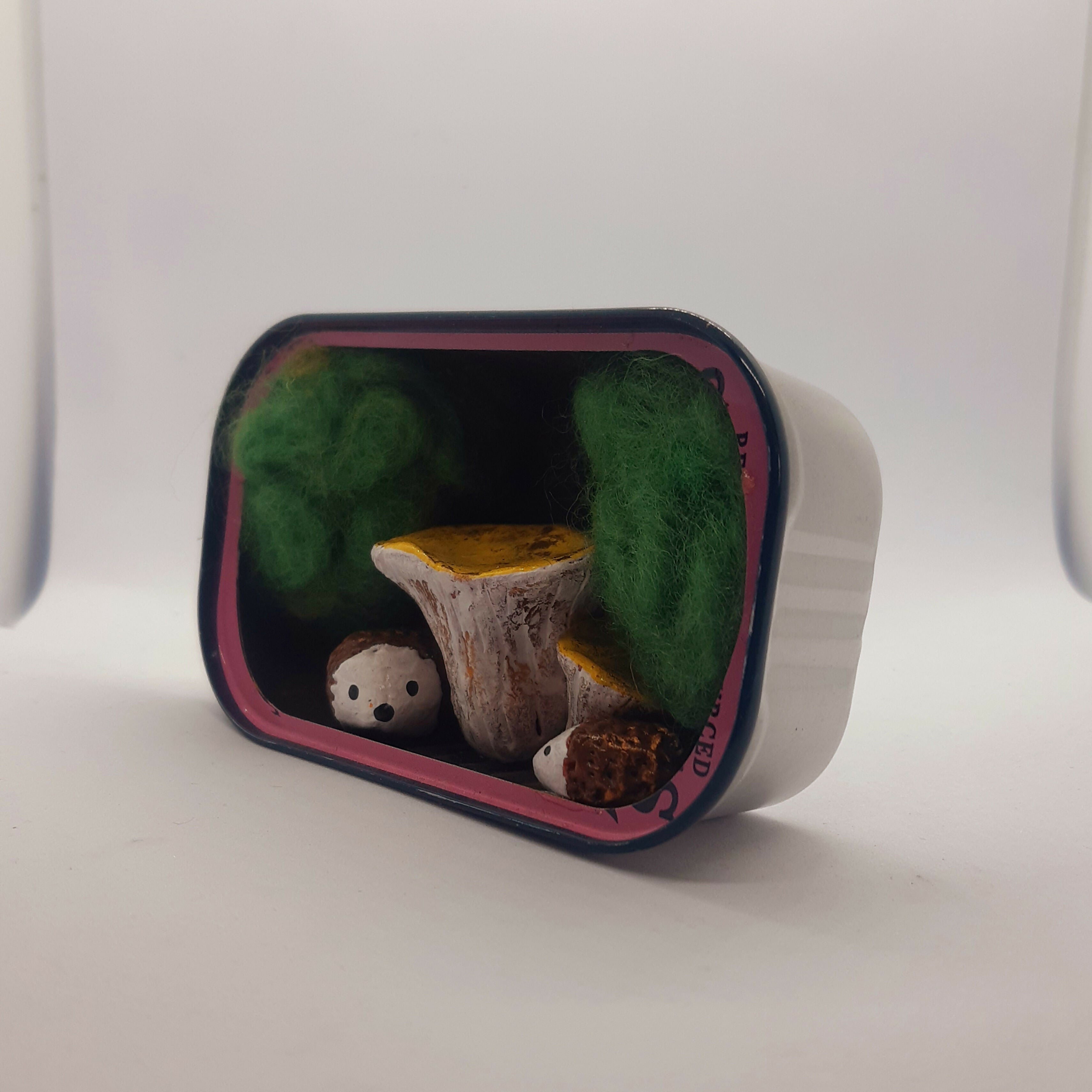 Toadstool and Hedgehog Diorama Desk Pet/Buddy Tin