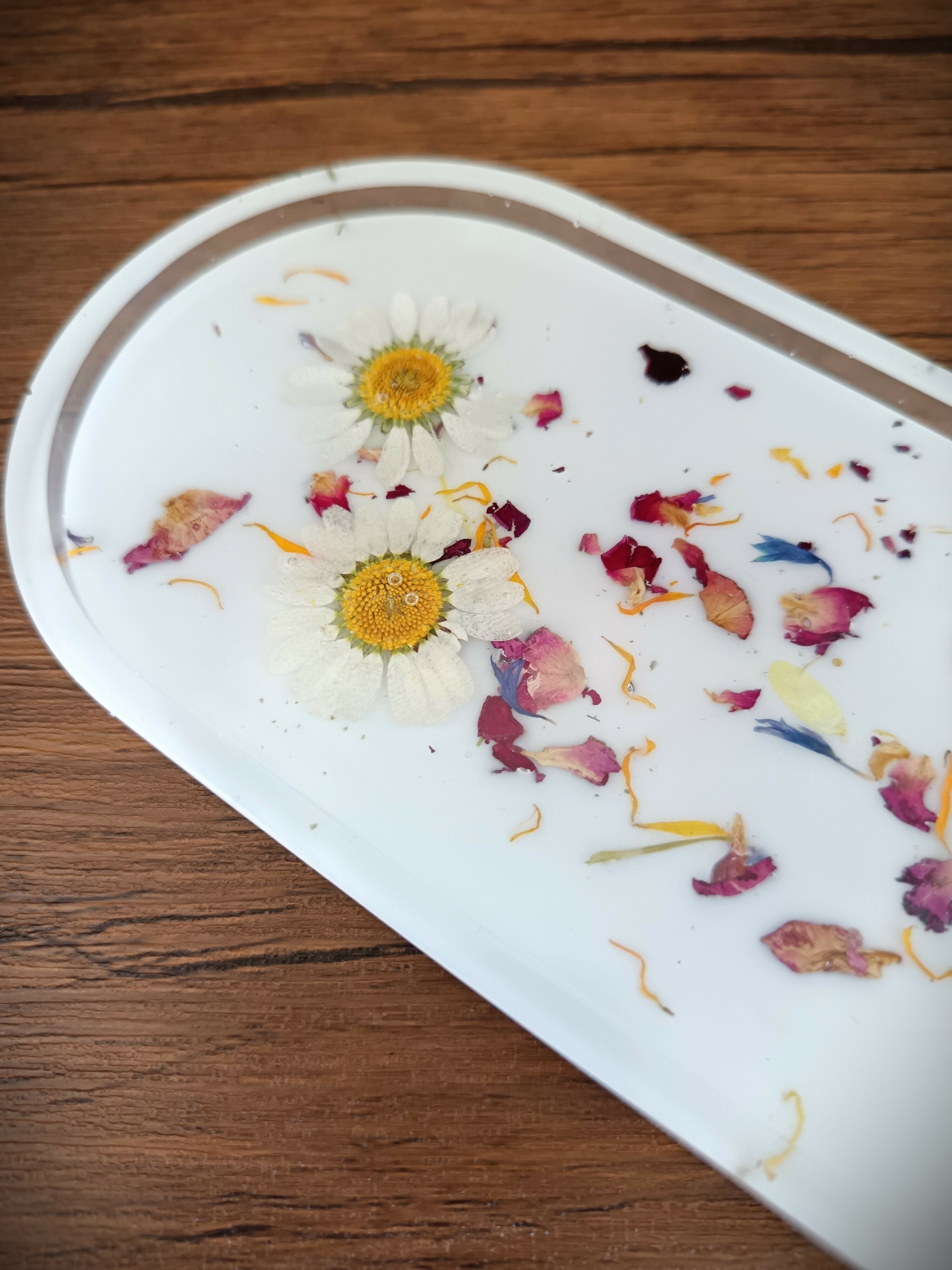 Triket Dish With Petals And Flowers