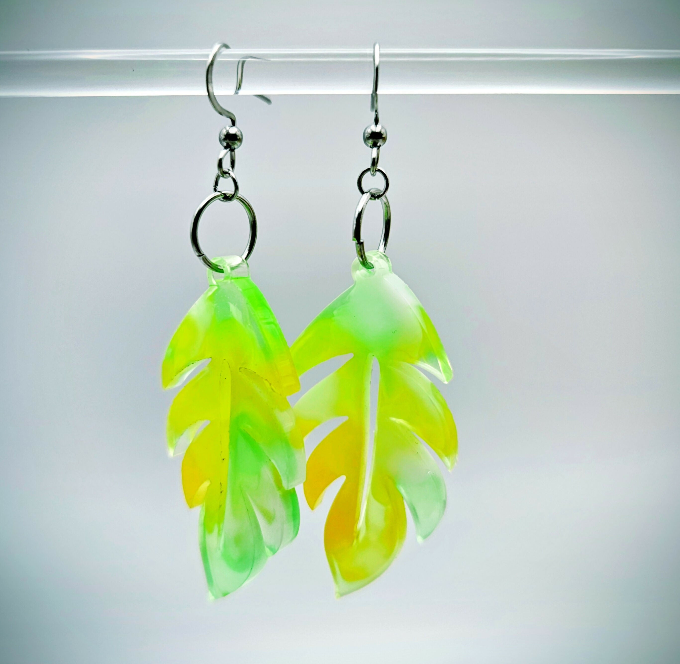 FUN, CONTEMPORARY RESIN FEATHER LEAF EARRINGS
