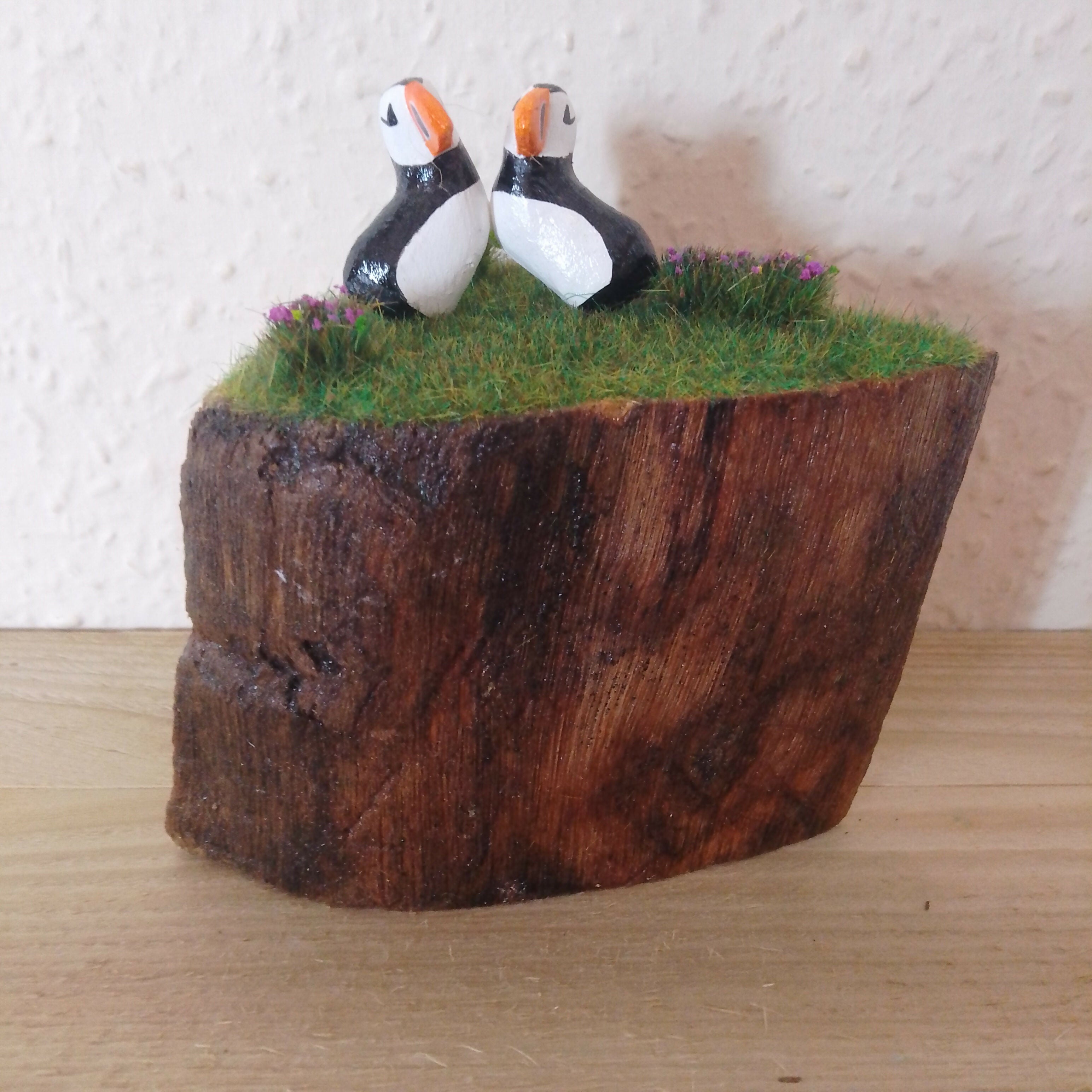 2 Puffin/Grass/Log