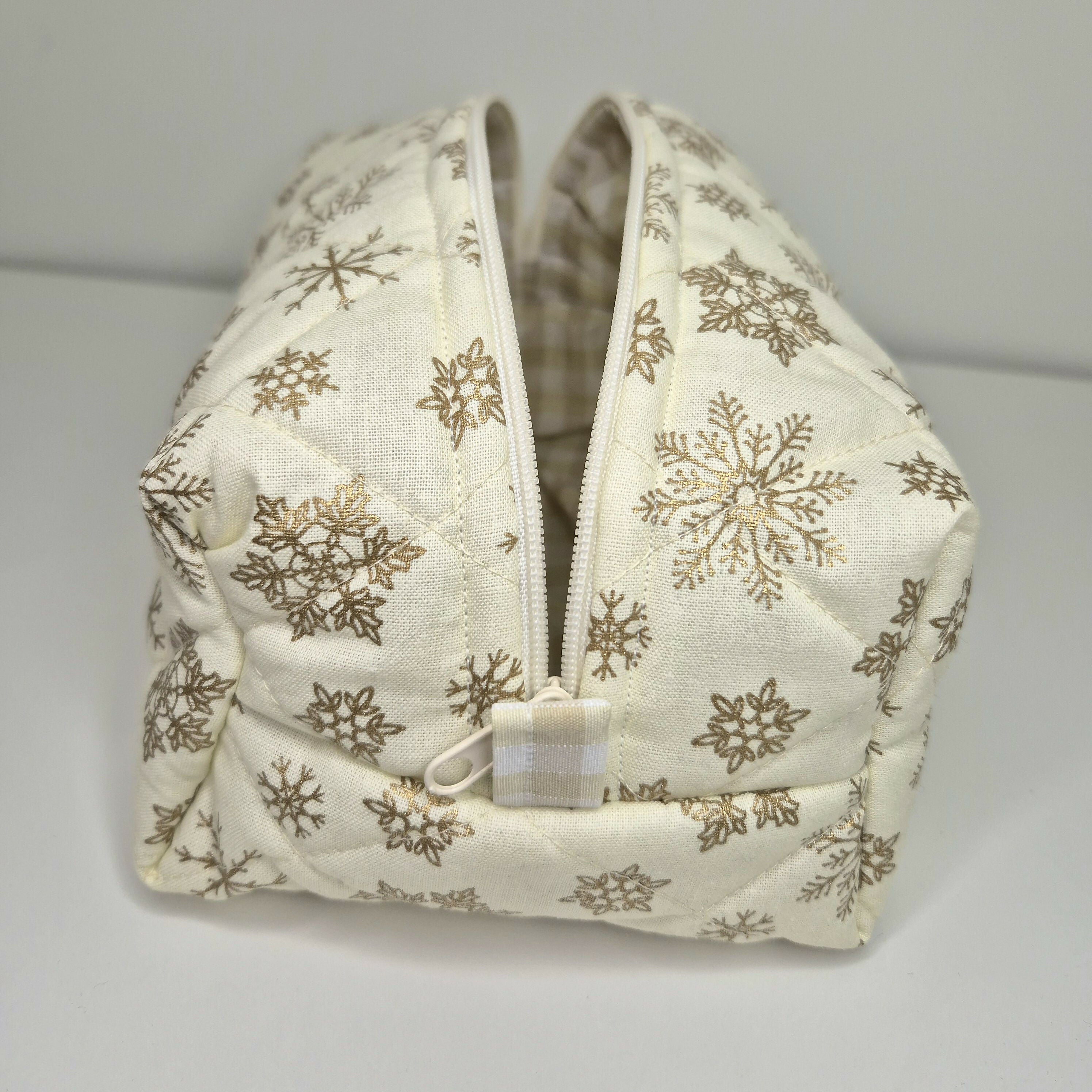 Quilted Christmas Cosmetic Makeup Bag With Snowflake Pattern