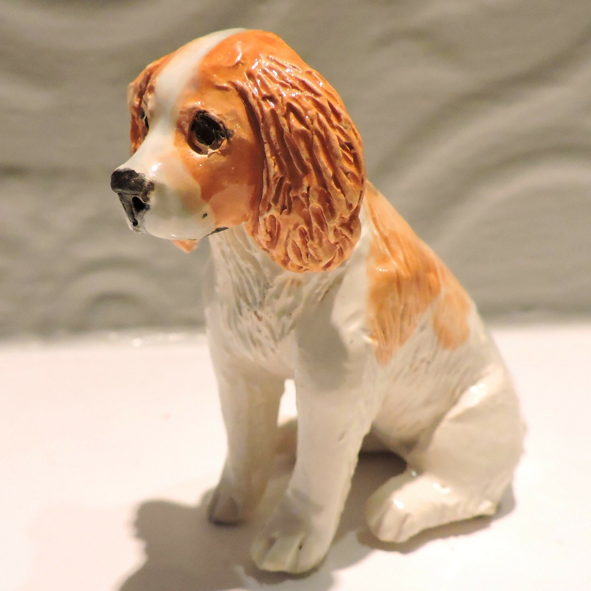 Cdramic cavalier king charles spaniel dog sculpture, blenheim