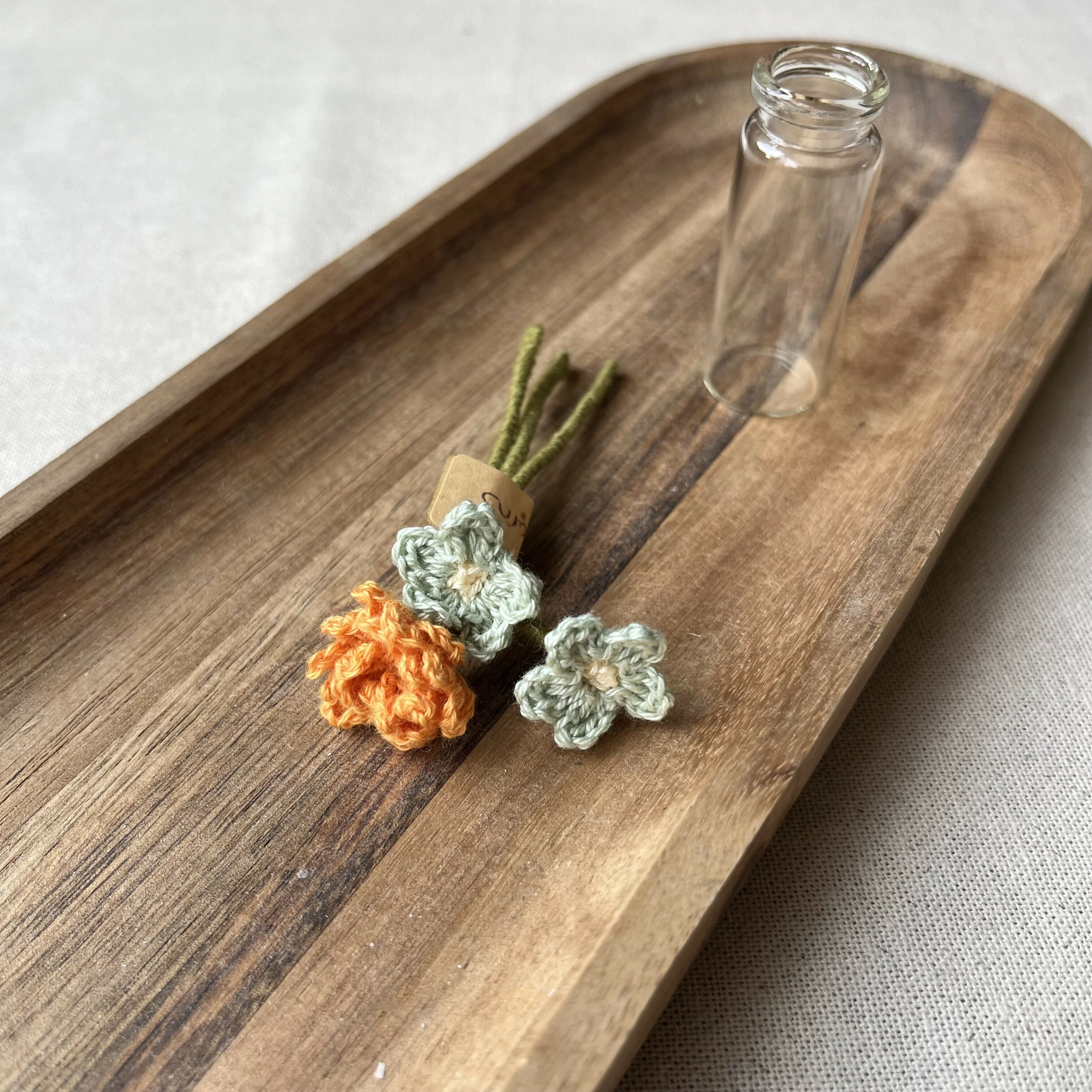 Crochet miniature flowers