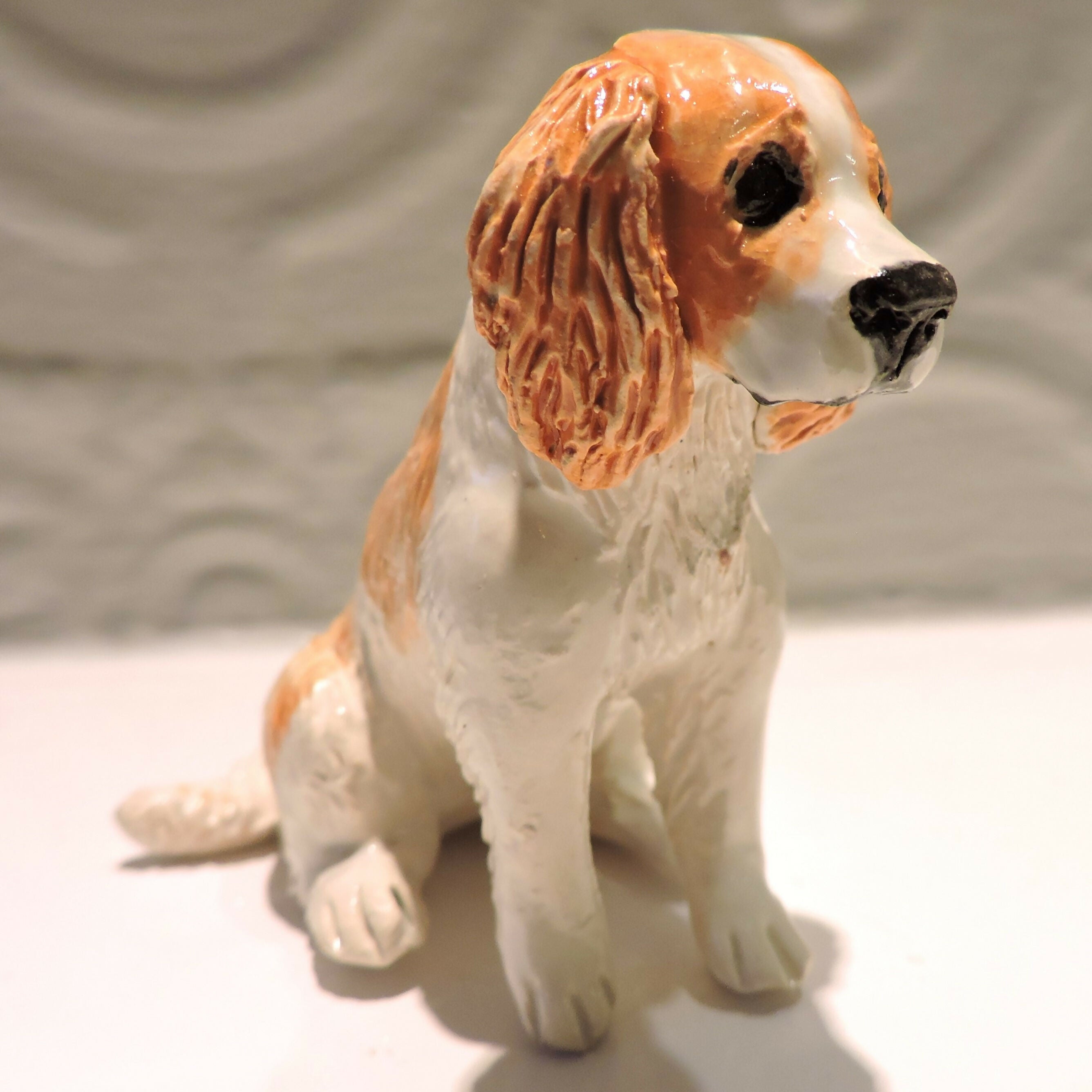 Cdramic cavalier king charles spaniel dog sculpture, blenheim