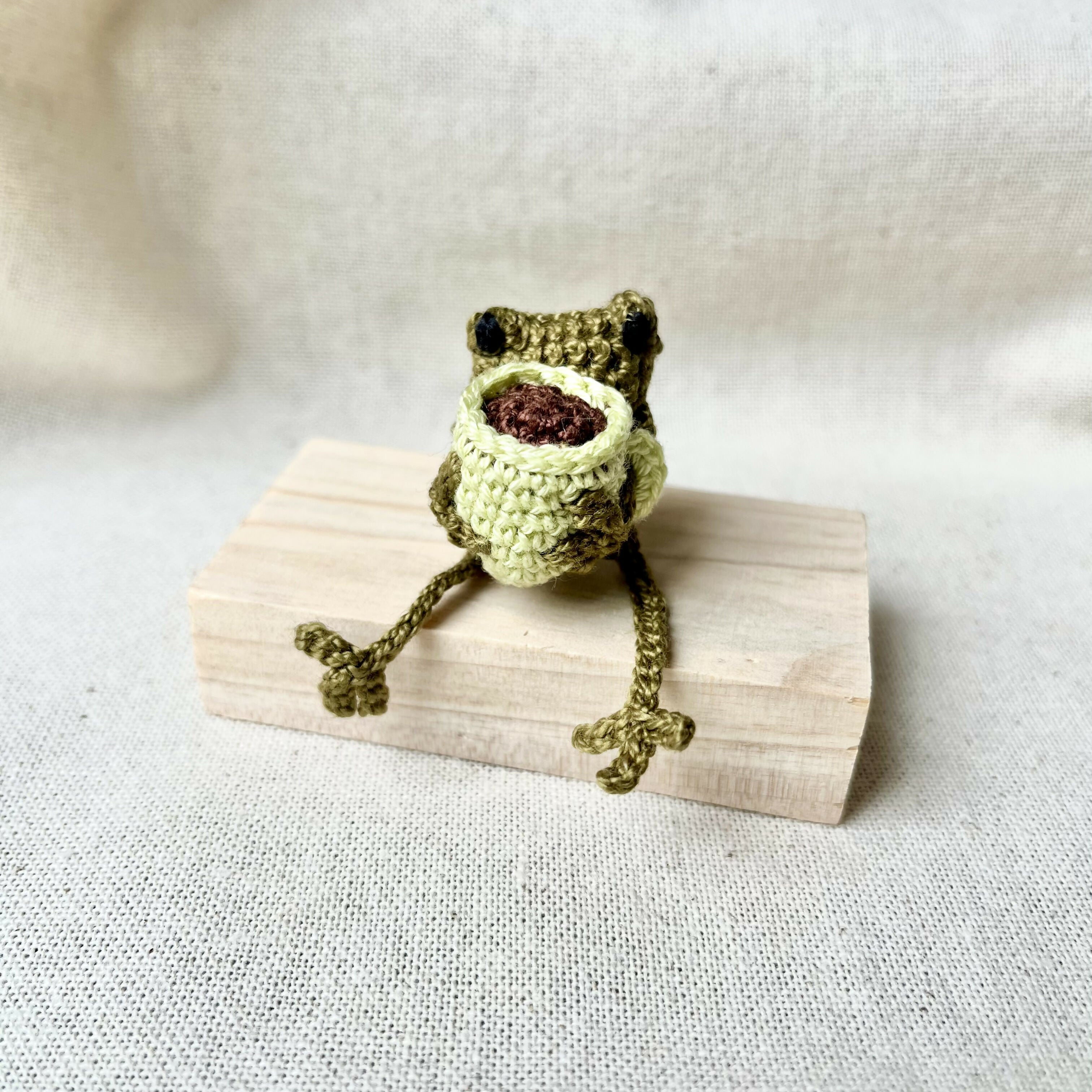Frog brooch