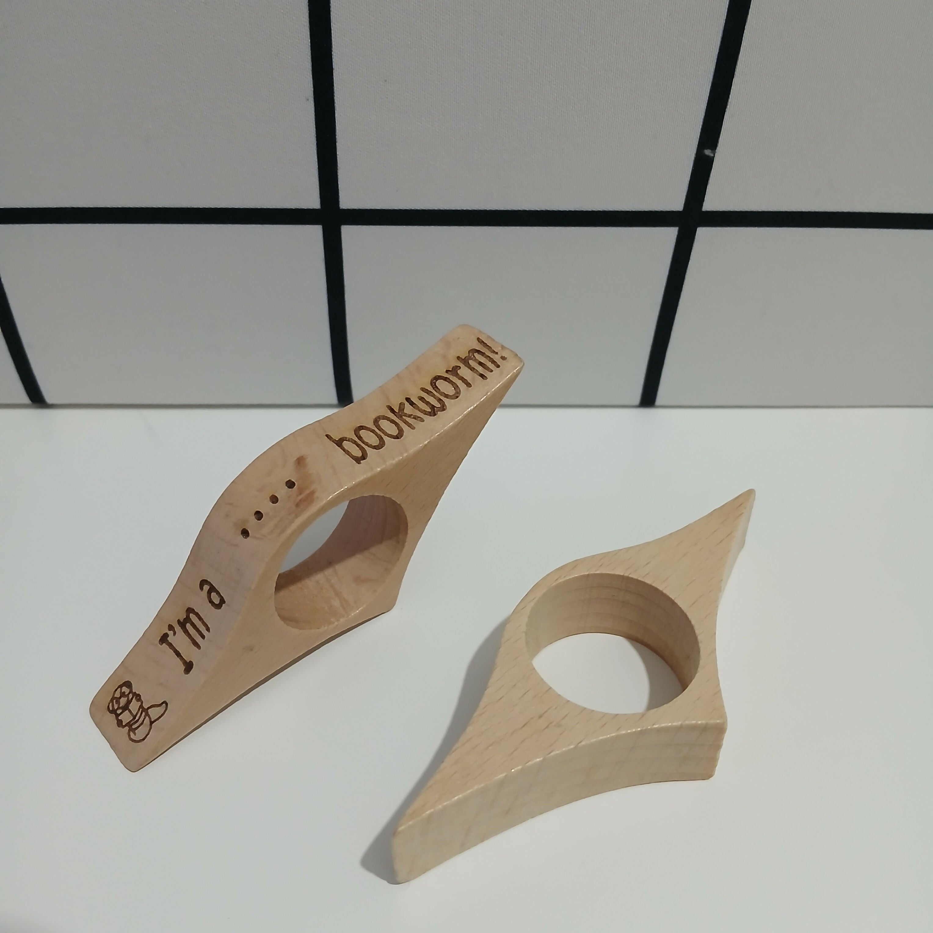 Wooden Thumb Bookmark Book Holder - I am a bookworm
