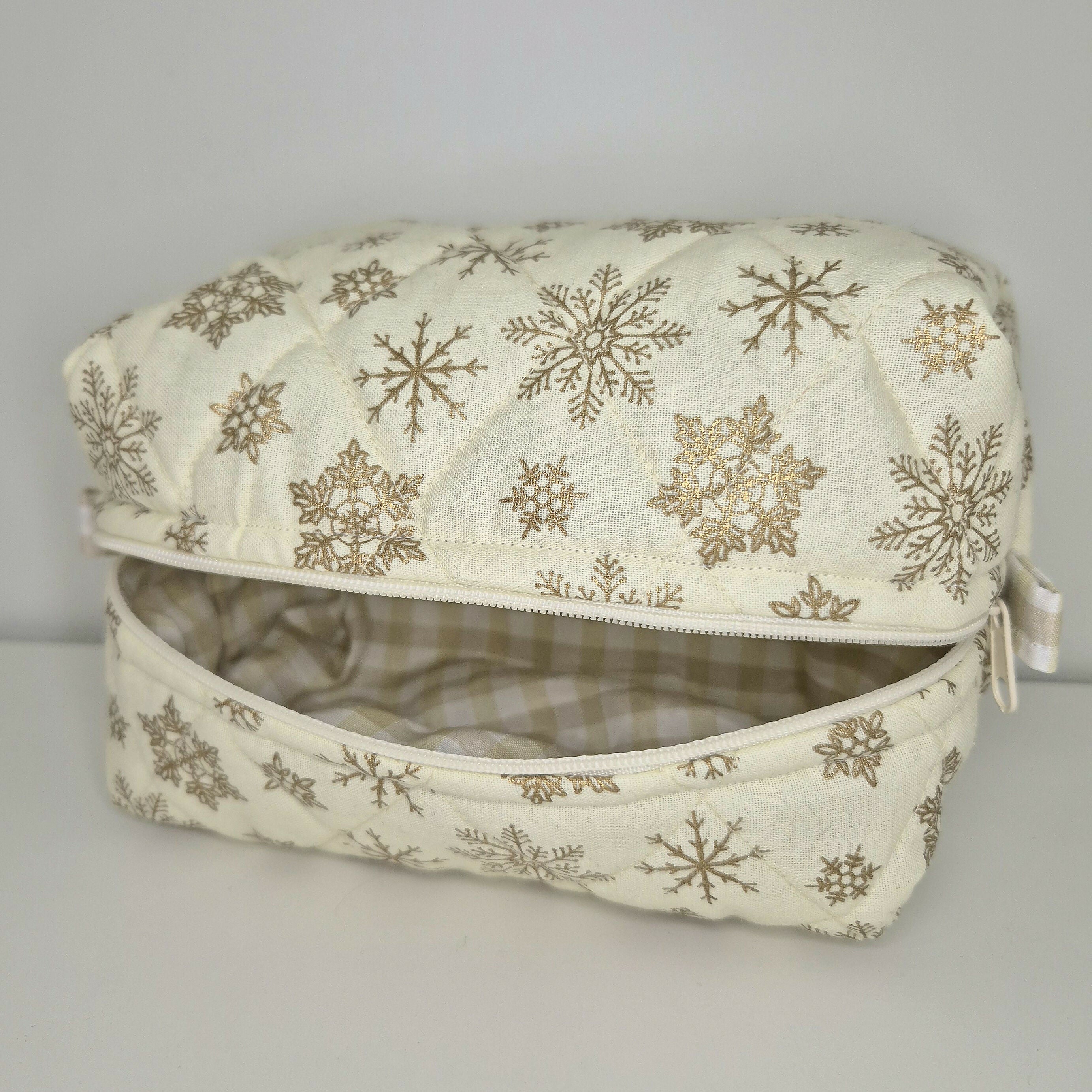 Quilted Christmas Cosmetic Makeup Bag With Snowflake Pattern