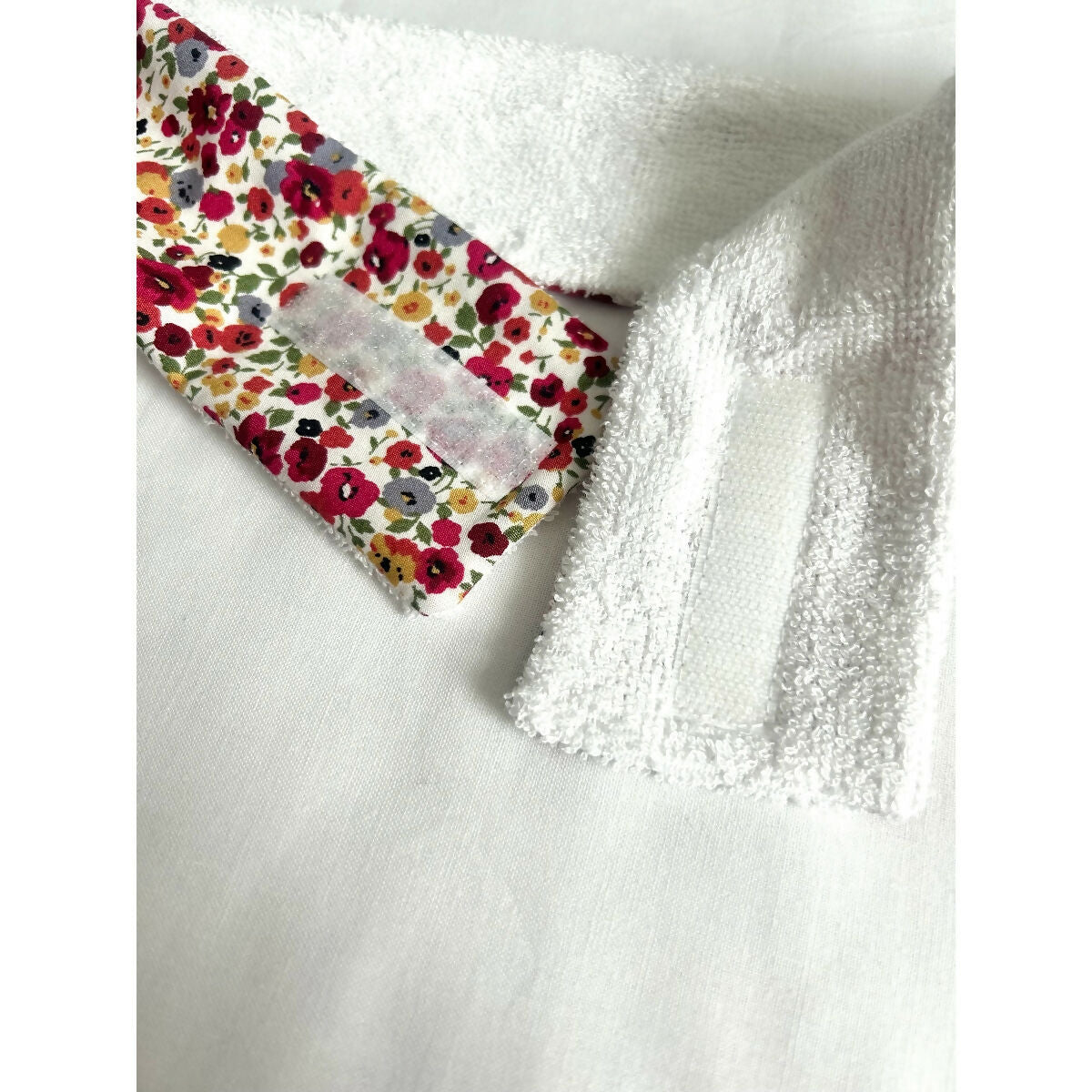 Red Ditsy Floral Spa Makeup Gift Set