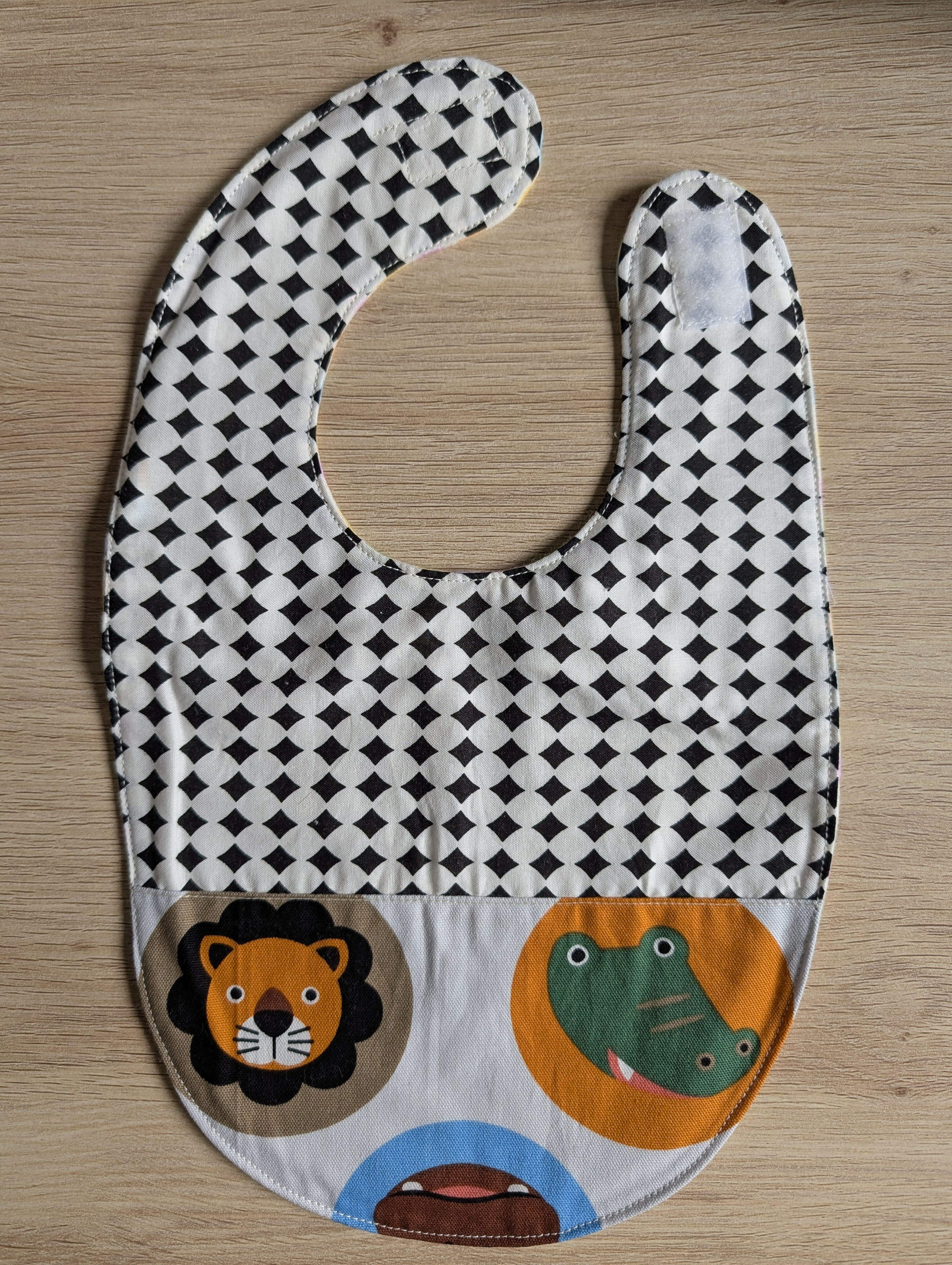 Bib “Black and White”