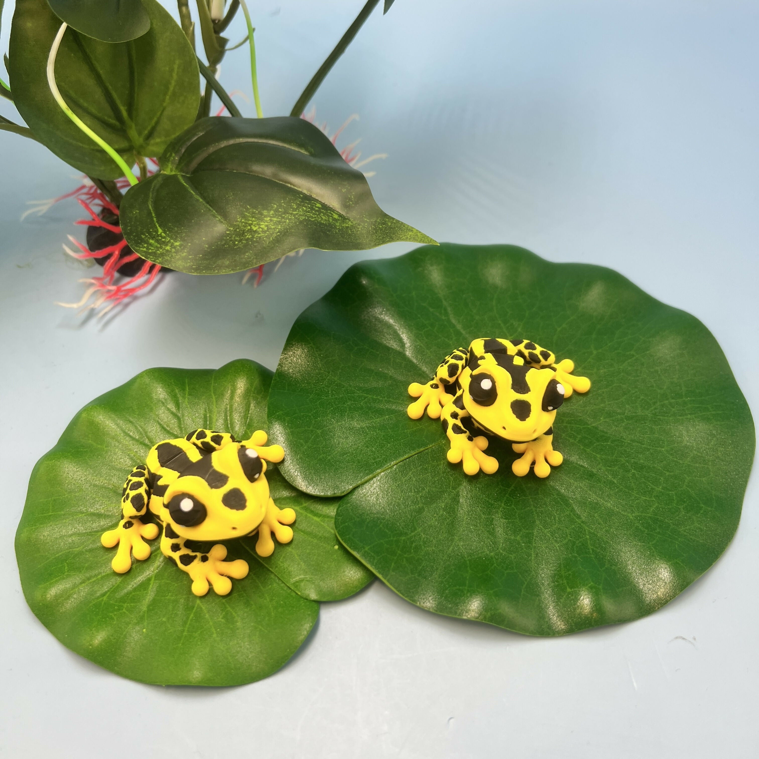 3D Printed SMALL: Articulated Sensory Fidget Animal friends Yellow Dart Frog 5cm