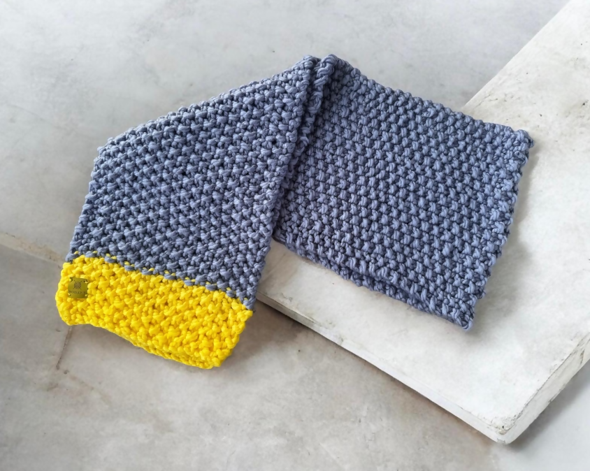 MID-LENGTH COSY CHUNKY 2-COLOUR SCARF - OCEAN BLUE & BRIGHT LEMON