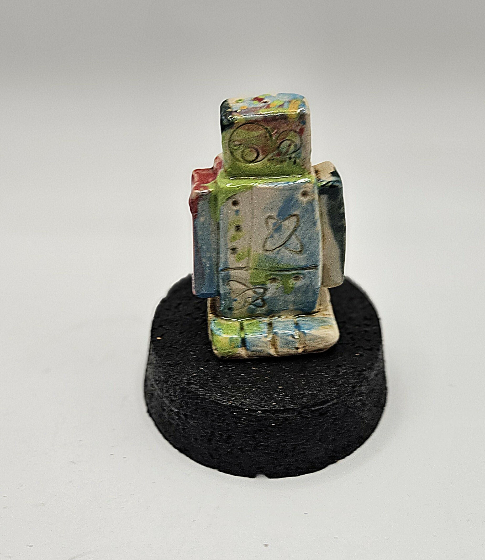 QUIKRY CERAMIC 'MINIBOTS' IN A GLASS CLOCHE
