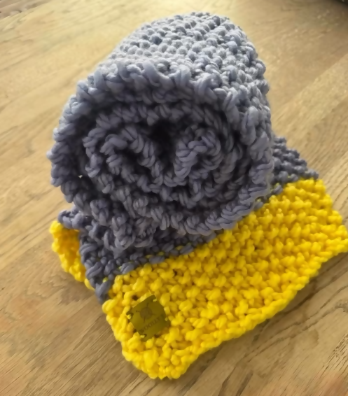MID-LENGTH COSY CHUNKY 2-COLOUR SCARF - OCEAN BLUE & BRIGHT LEMON