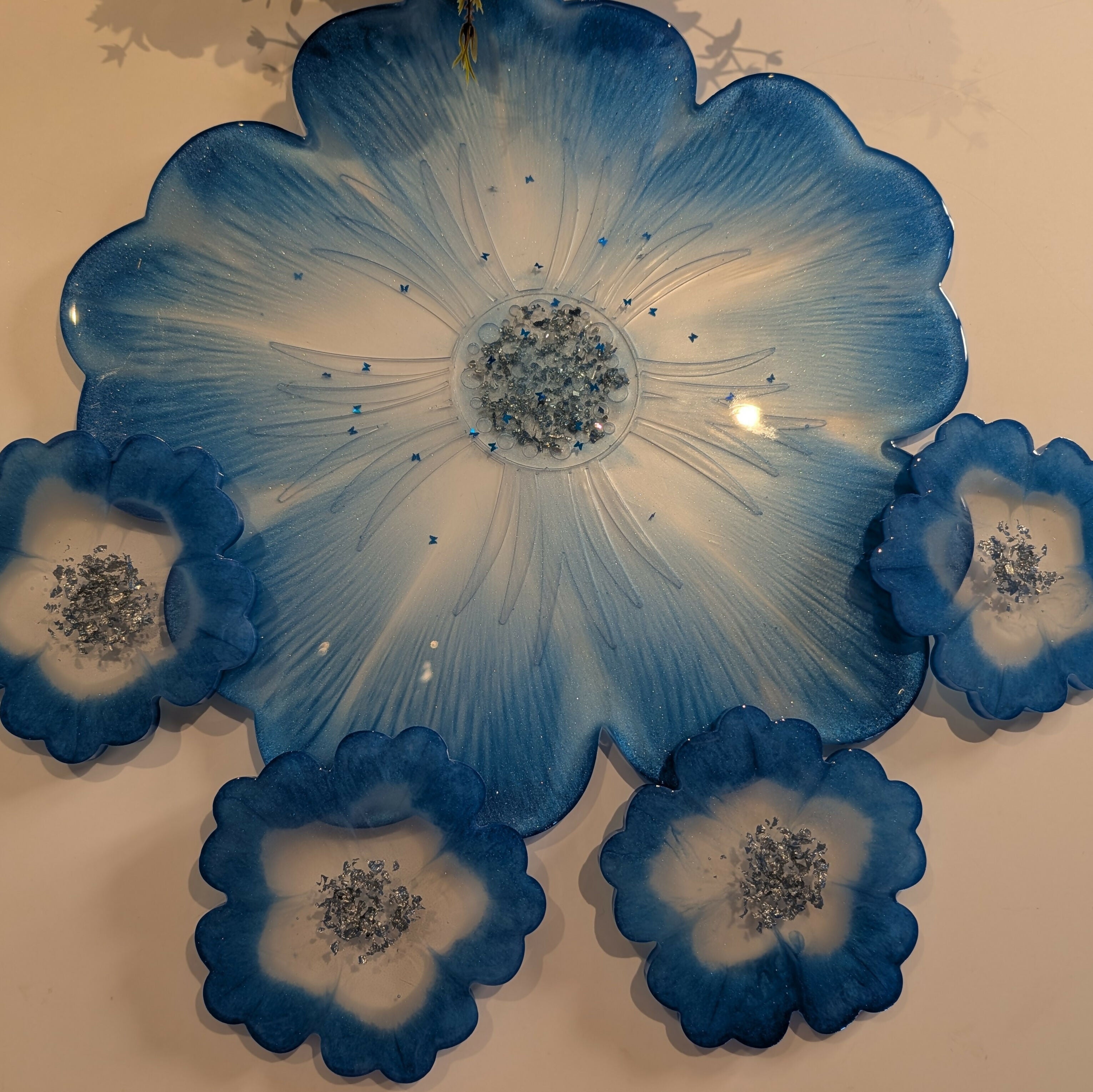 DAZZLING BLUE FLOWER HANDMADE TRAY AND COASTERS SET