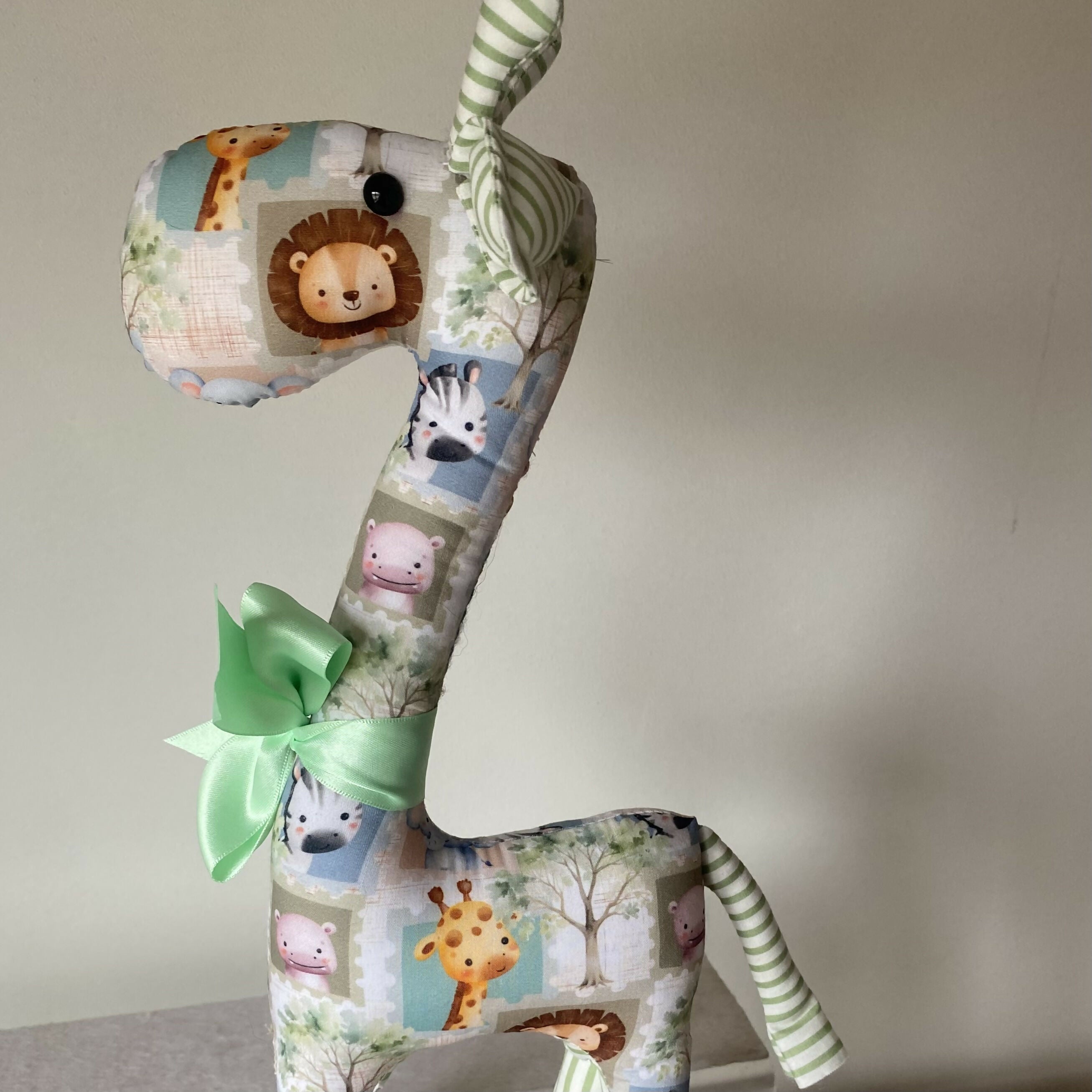 Giraffe, jungle theme