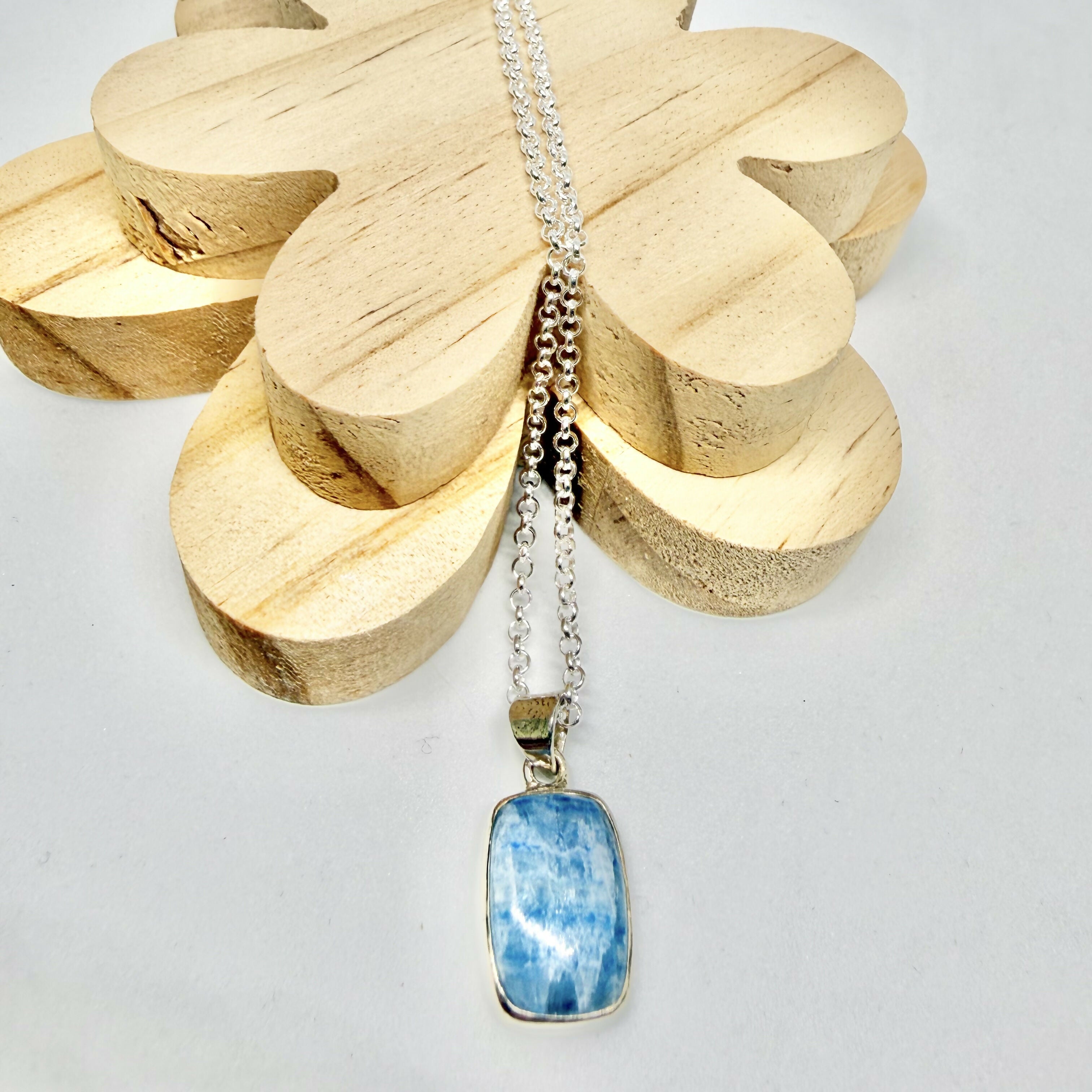 SCHEELITE NECKLACE