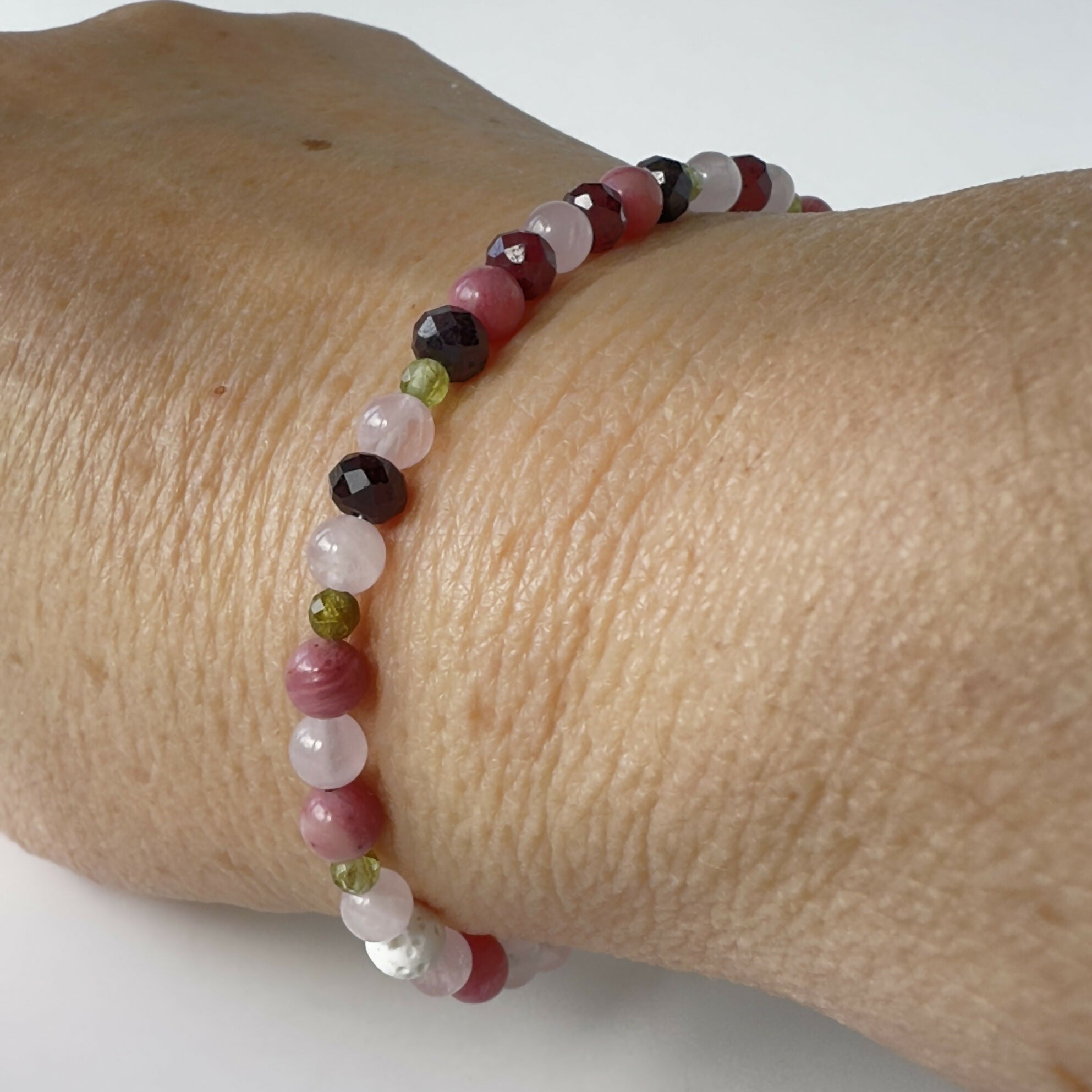 HEALING CRYSTAL & STERLING SILVER HEART CHAKRA BRACELET WITH AROMATHERAPY BEADA